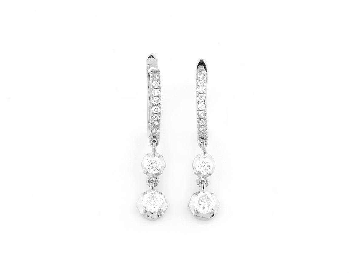14K White Gold Huggie Hoop Earrings with Bezel-Set Diamond Drops in vendita 2
