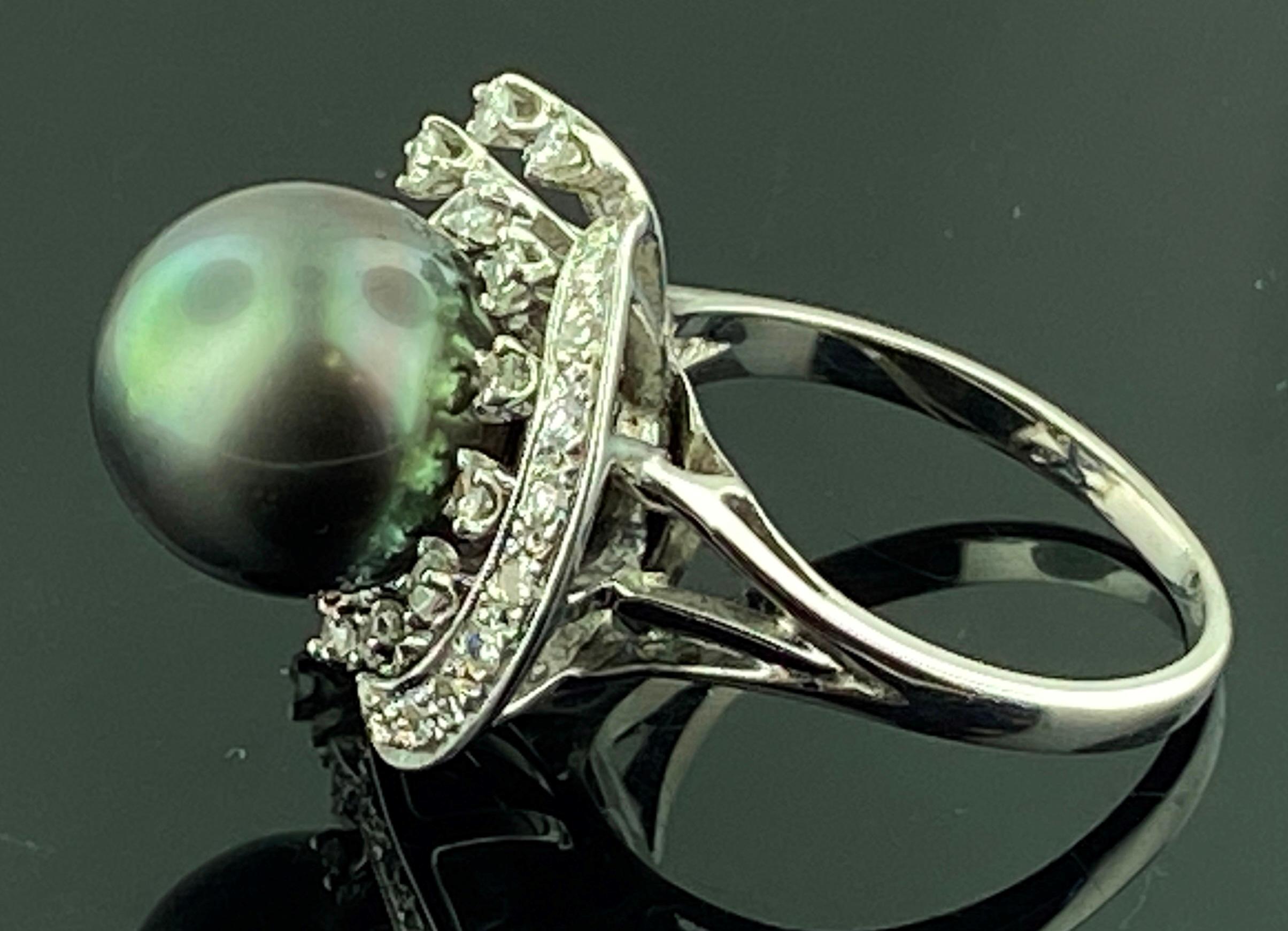 14 Karat White Gold Tahitian Pearl and Diamond Ring In Excellent Condition In Palm Desert, CA