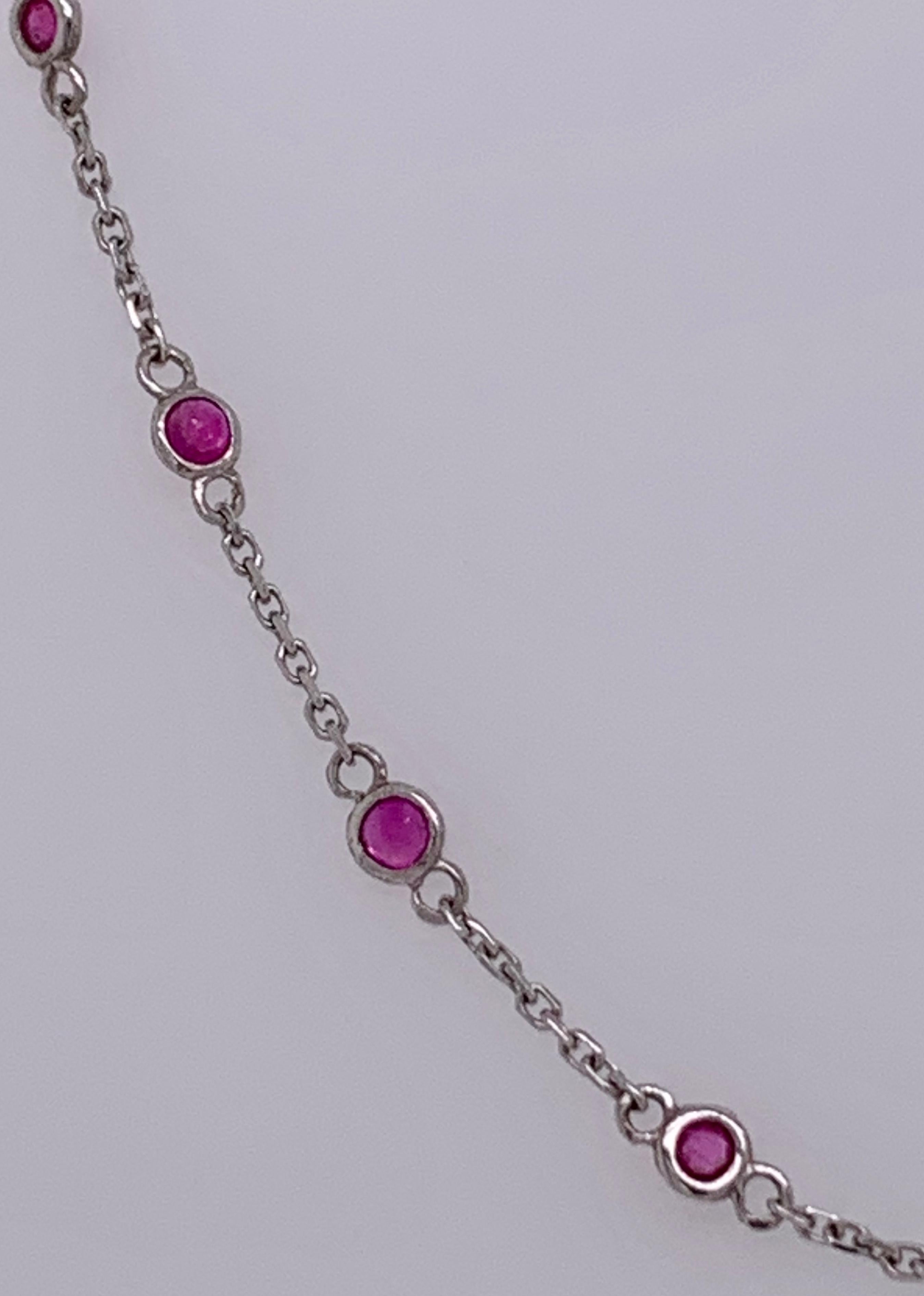 Contemporary 14 Karat White Gold Oval Link Necklace with Garnet Stones For Sale