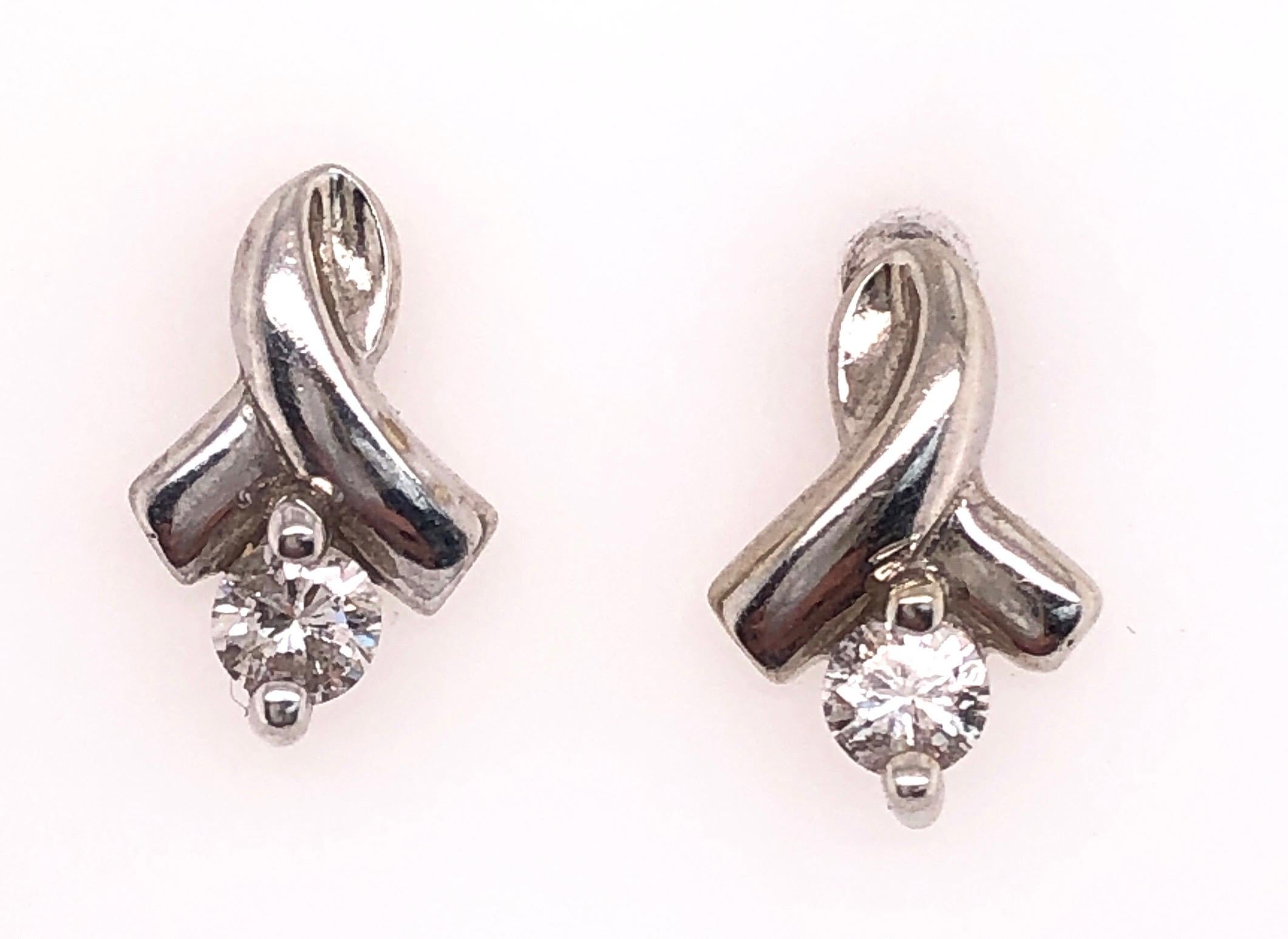 14 Karat White Gold and Diamond Drop Earrings 0.30 Total Diamond Weight In Good Condition For Sale In Stamford, CT