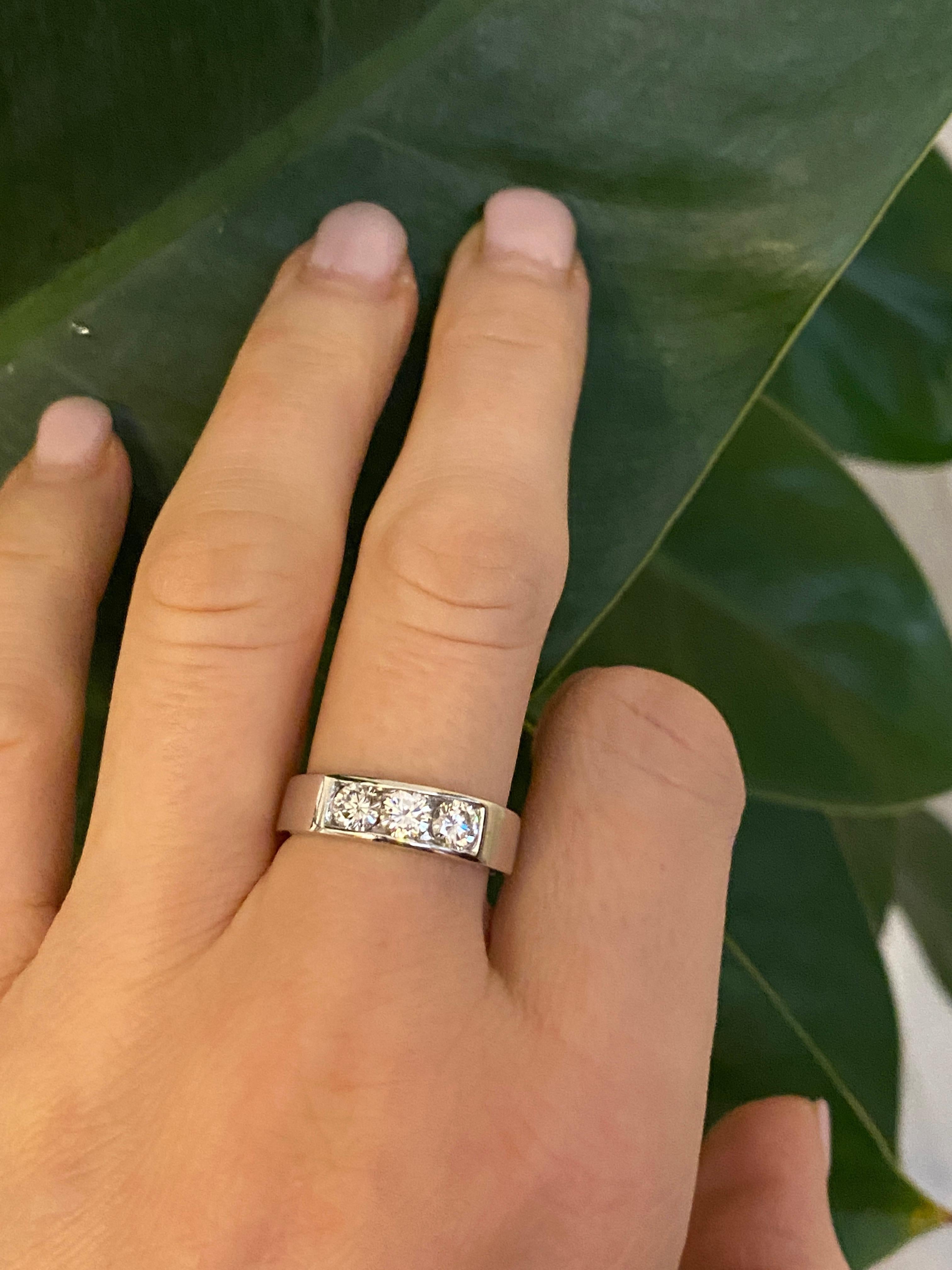 14 kt. White gold Band Three stones Ring with Diamonds 4