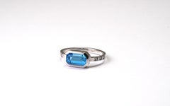 14 kt White Gold Blue Topaz Diamond Ring