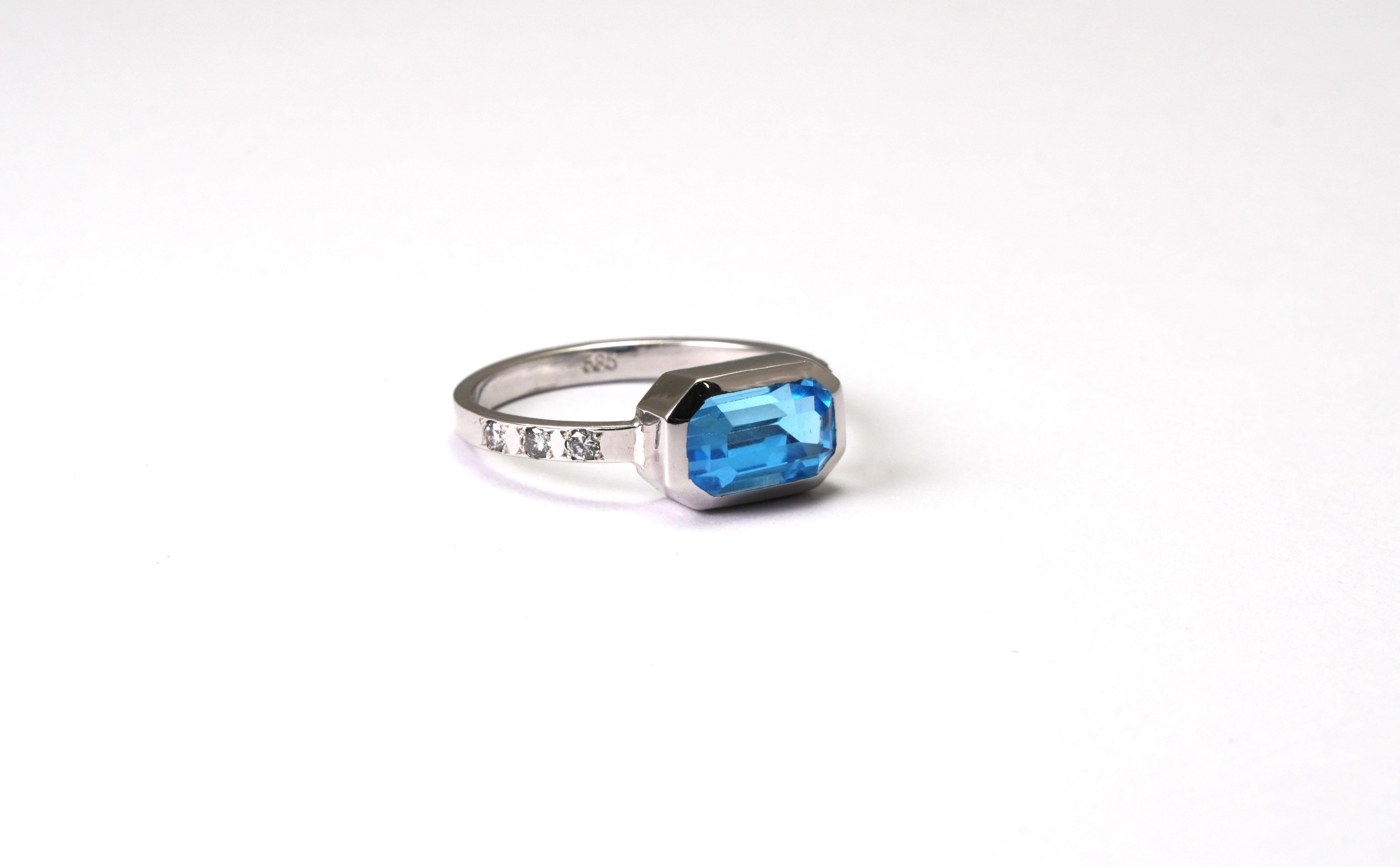 Emerald Cut 14 kt White Gold Blue Topaz Diamond Ring For Sale