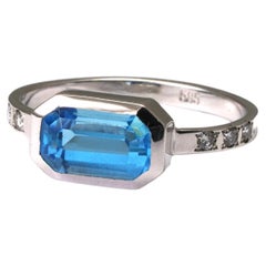 14 kt White Gold Blue Topaz Diamond Ring