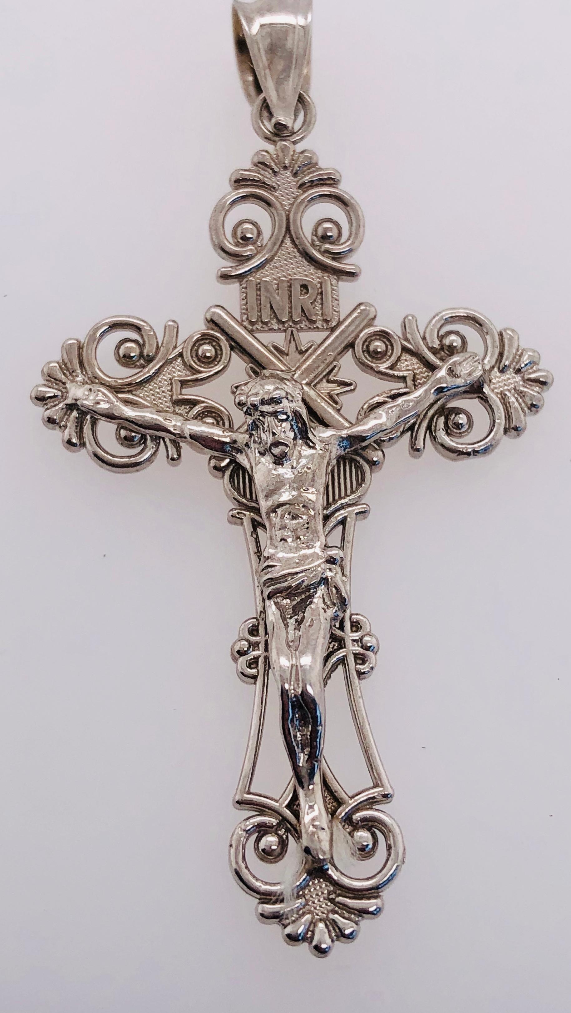 croix en or blanc 14 Kt / Pendentif religieux
5.poids total de 40 grammes