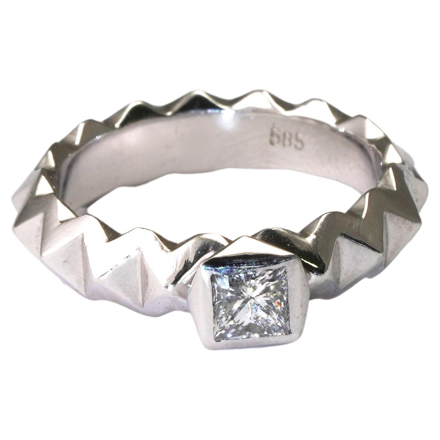 14 Karat White Gold Diamond Ring For Sale