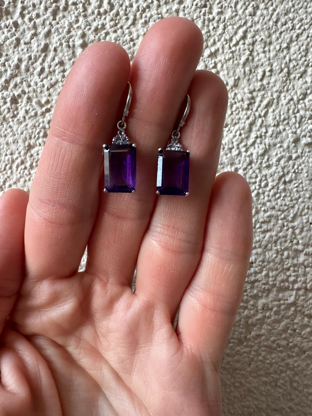 14 kt white solid gold earrings with central  natural amethysts, tanzanites and diamonds. Febrary birthstone.

14k gold
Weight: 5.3 g.
Size: 33 x 8.5 mm.

Central sotnes: Natural amethysts, color - violet.
Weight: approx 6.00 ct in total, emerald