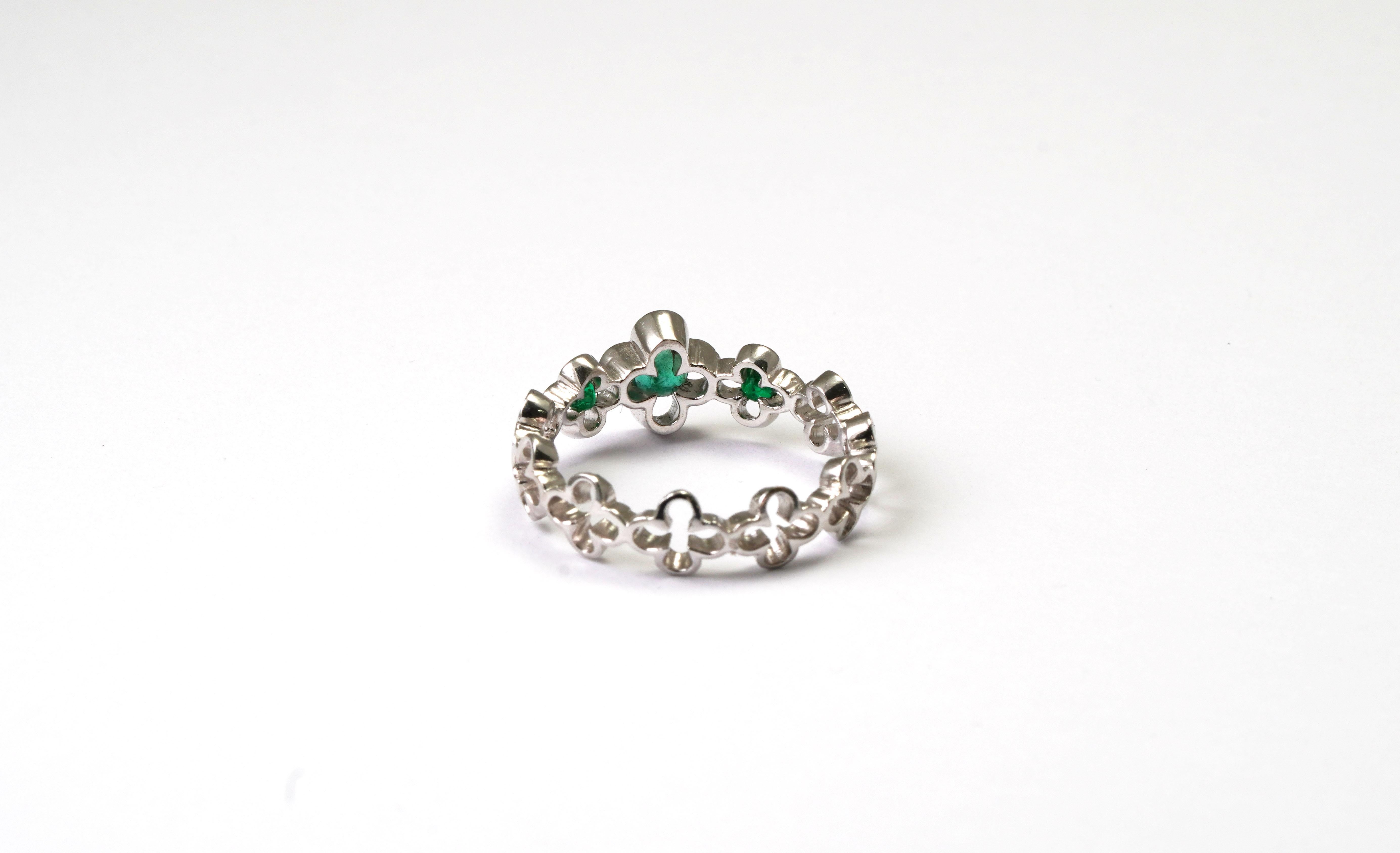 Modern 14 Kt White Gold Emerald Ring For Sale
