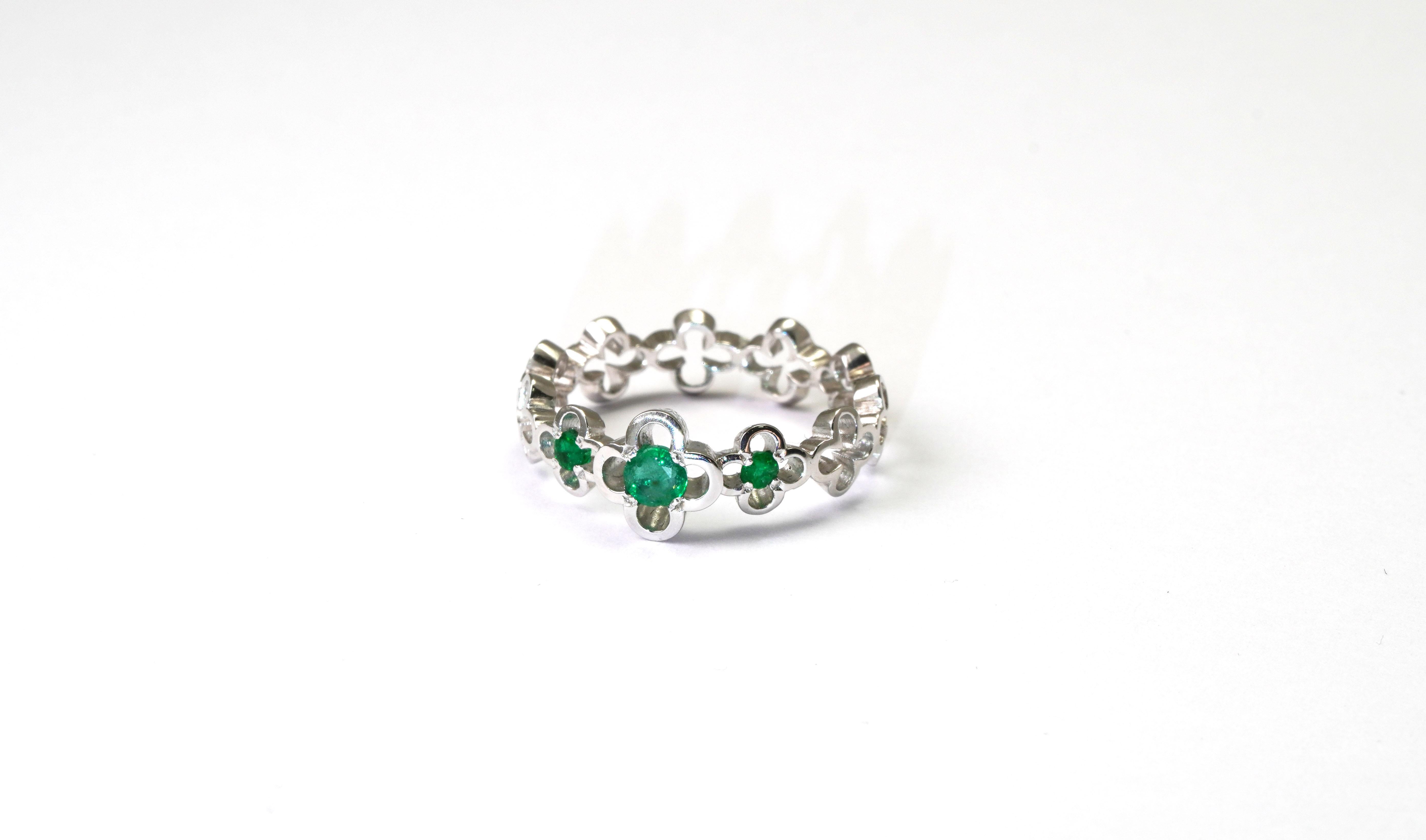 14 Kt White Gold Emerald Ring In New Condition For Sale In София, BG