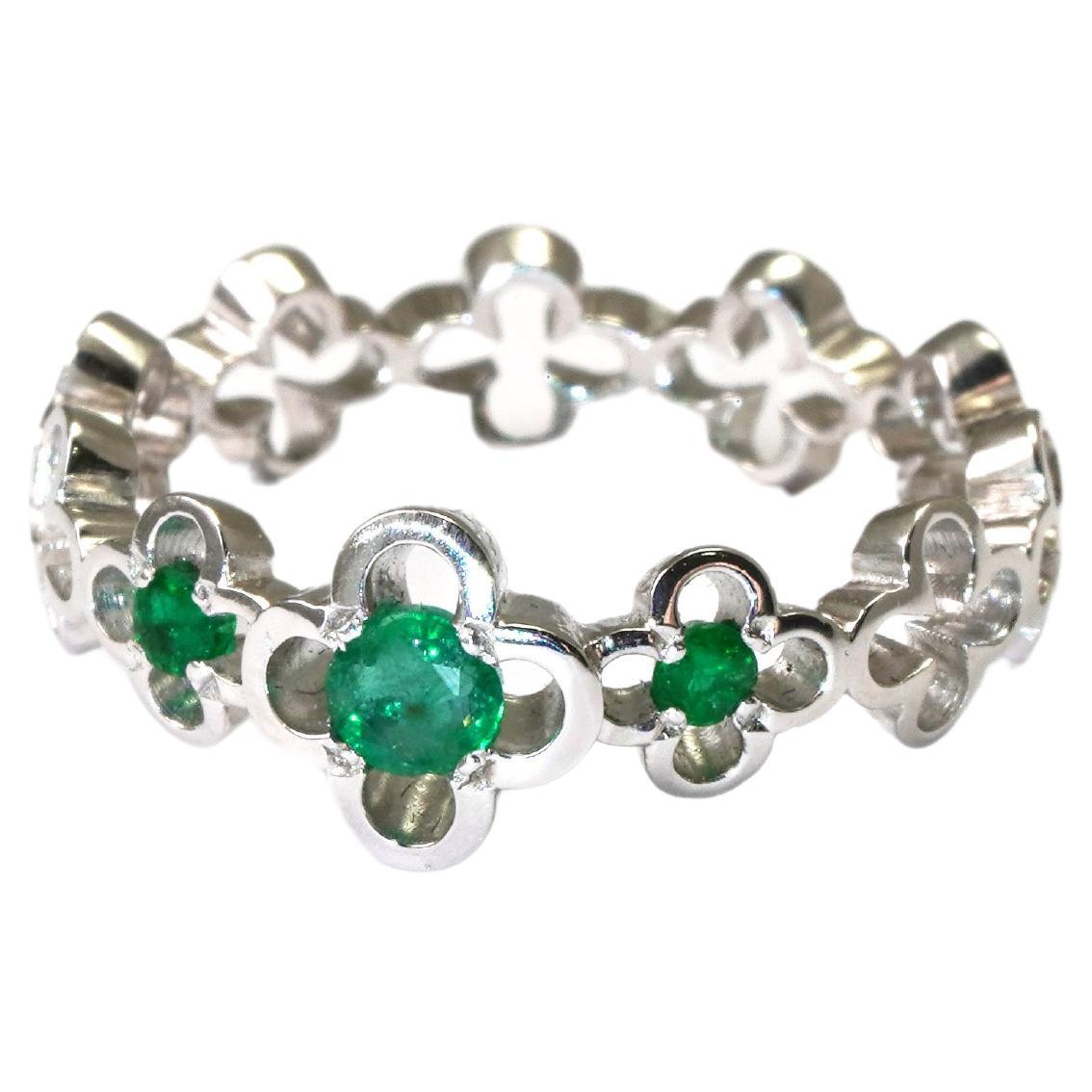 14 Kt White Gold Emerald Ring For Sale