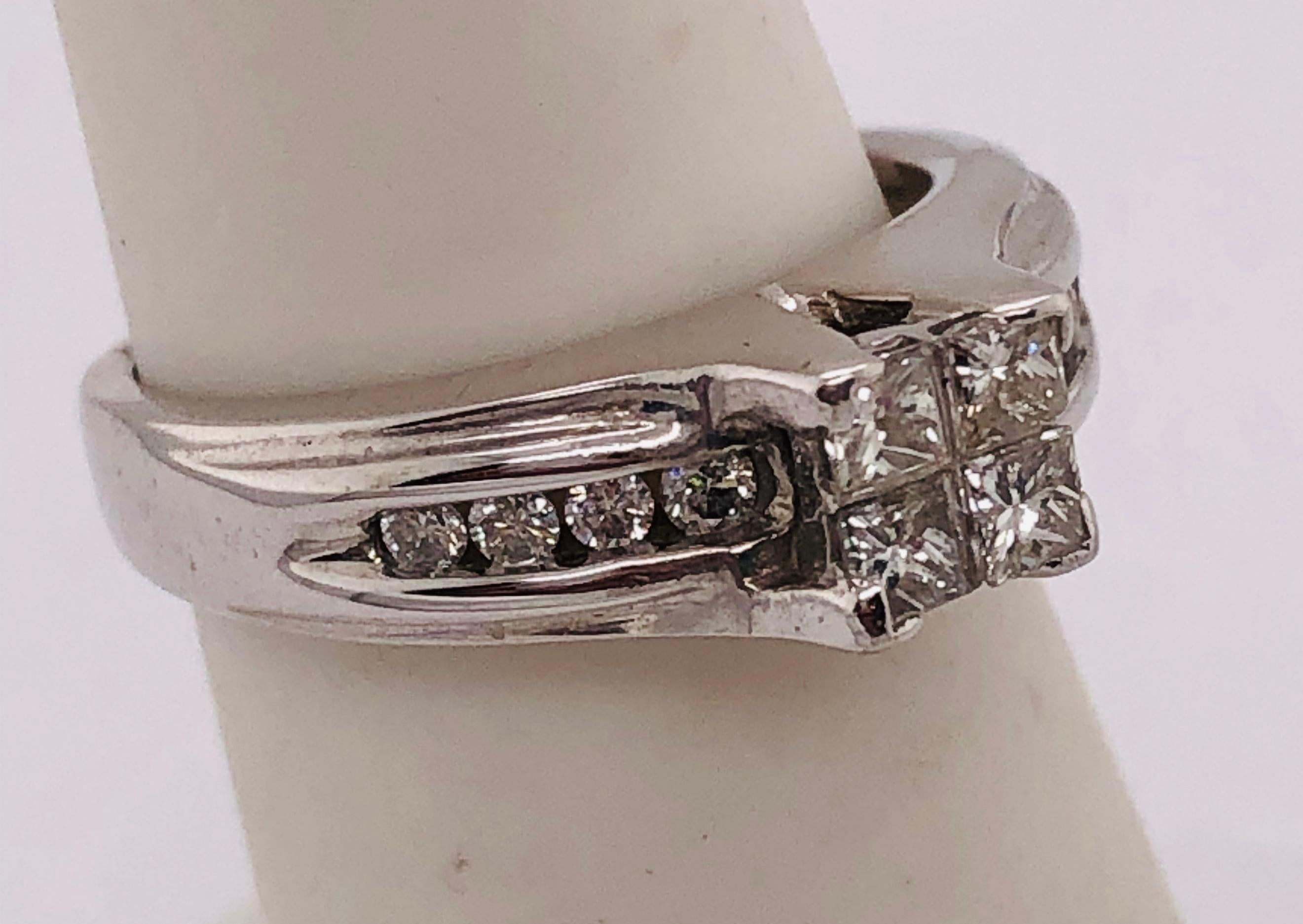 Modern 14 Karat White Gold Engagement Bridal Ring with Center Cluster Diamonds 1.00 TDW For Sale