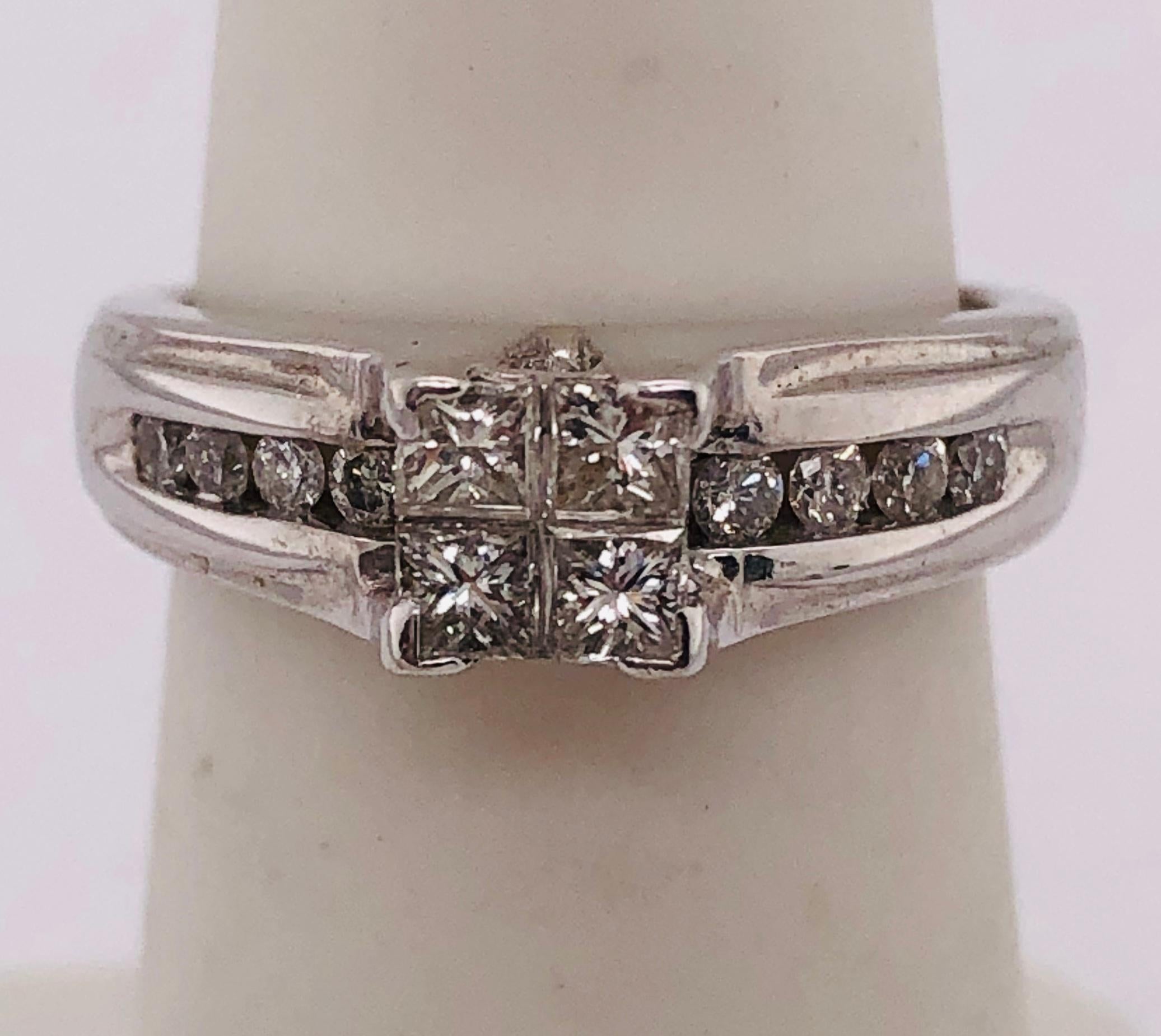 Women's or Men's 14 Karat White Gold Engagement Bridal Ring with Center Cluster Diamonds 1.00 TDW For Sale