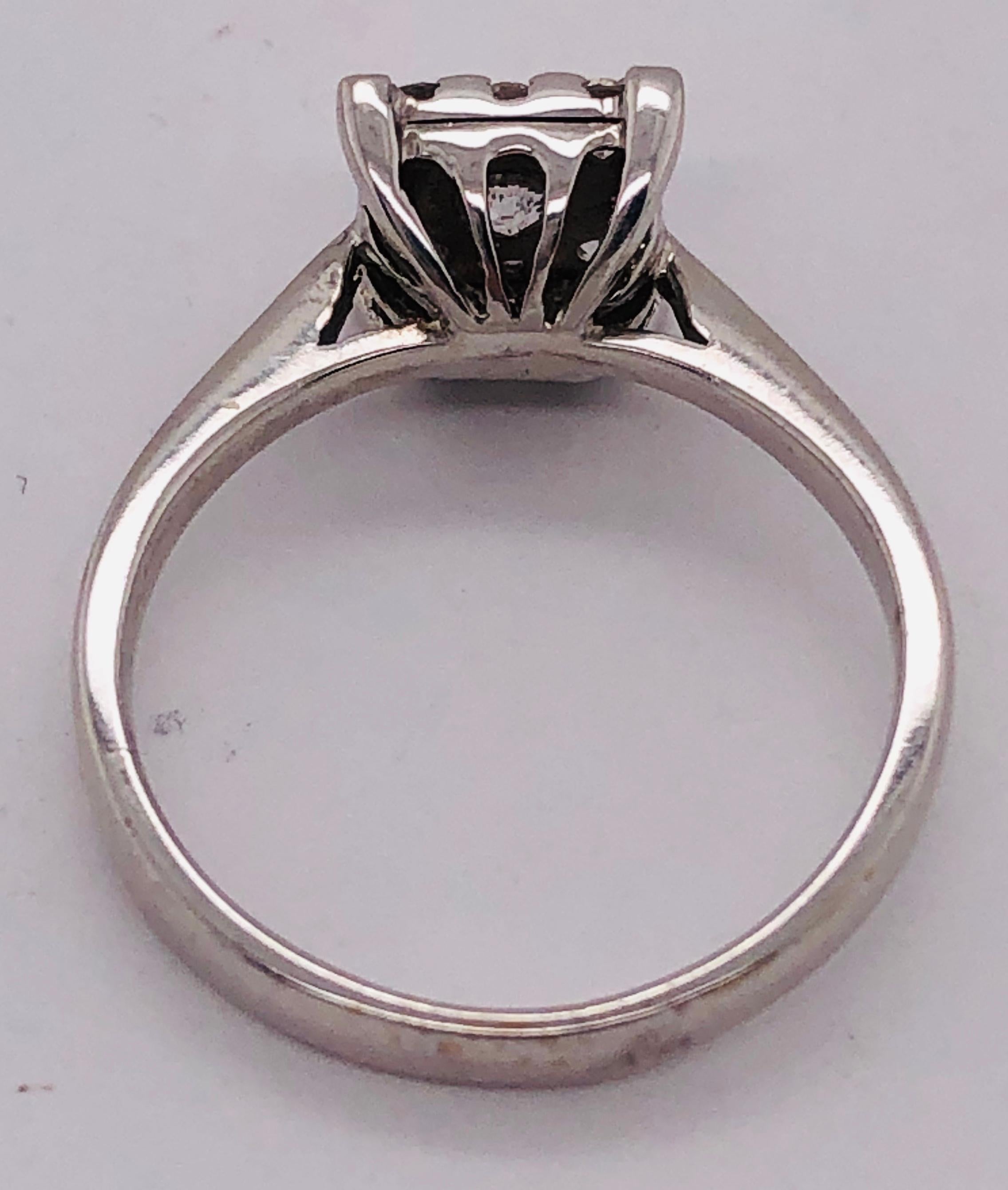 Anello nuziale di fidanzamento in oro bianco 14 carati con diamanti 0,67 TDW in vendita 3