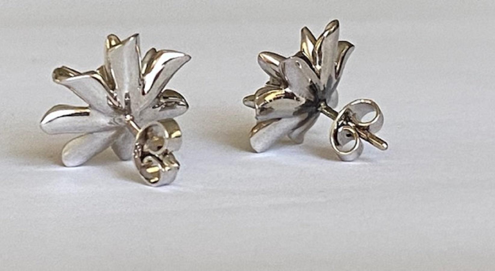 14 kt. White gold floral design Earrings with Diamonds For Sale 2