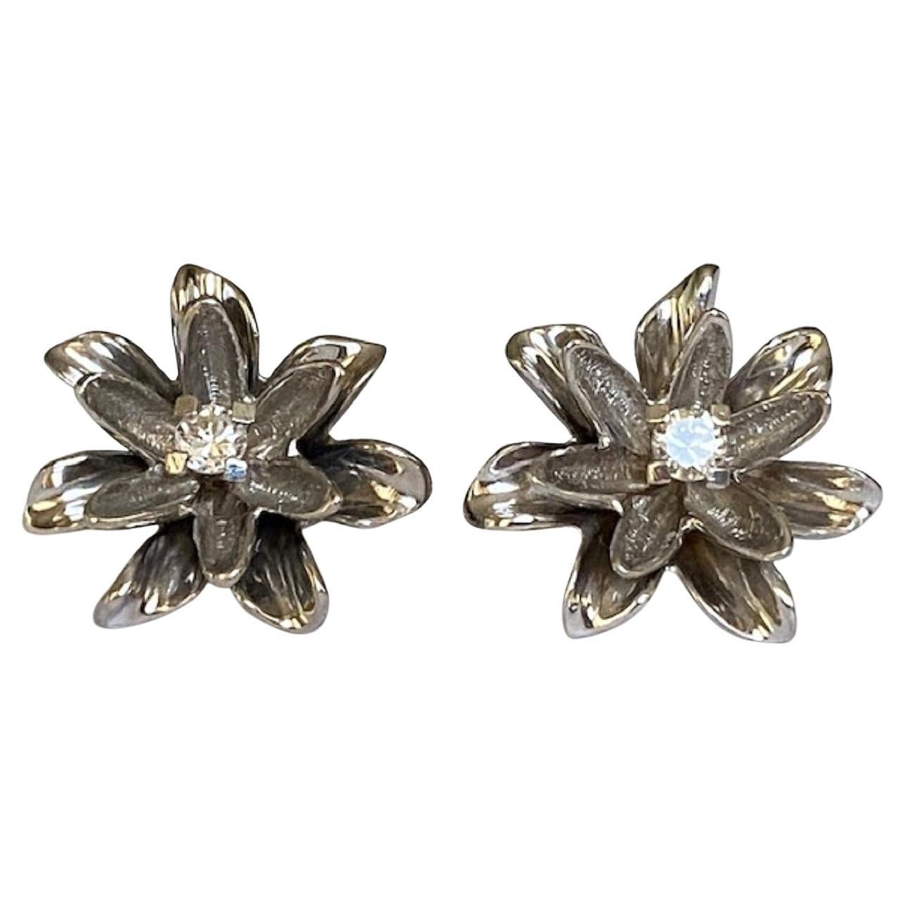 14 kt. White gold floral design Earrings with Diamonds For Sale