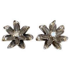 14 kt. White gold floral design Earrings with Diamonds