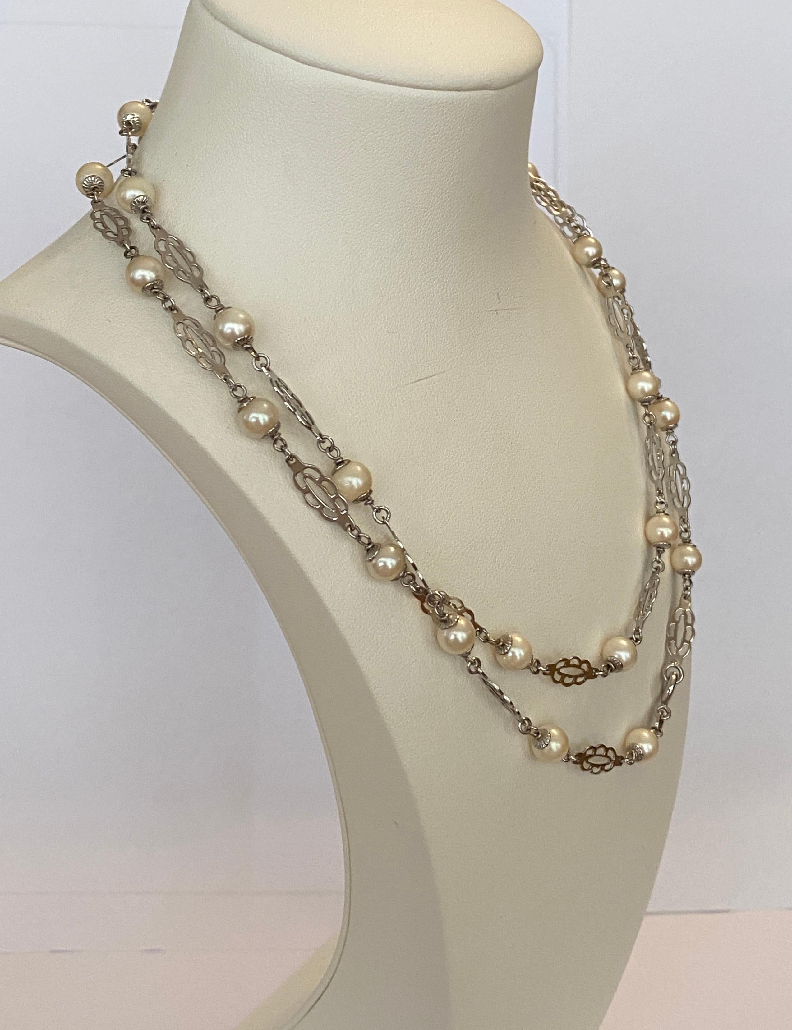 14 KT White gold necklace Sautoir with pearls In Good Condition For Sale In AMSTERDAM, NL
