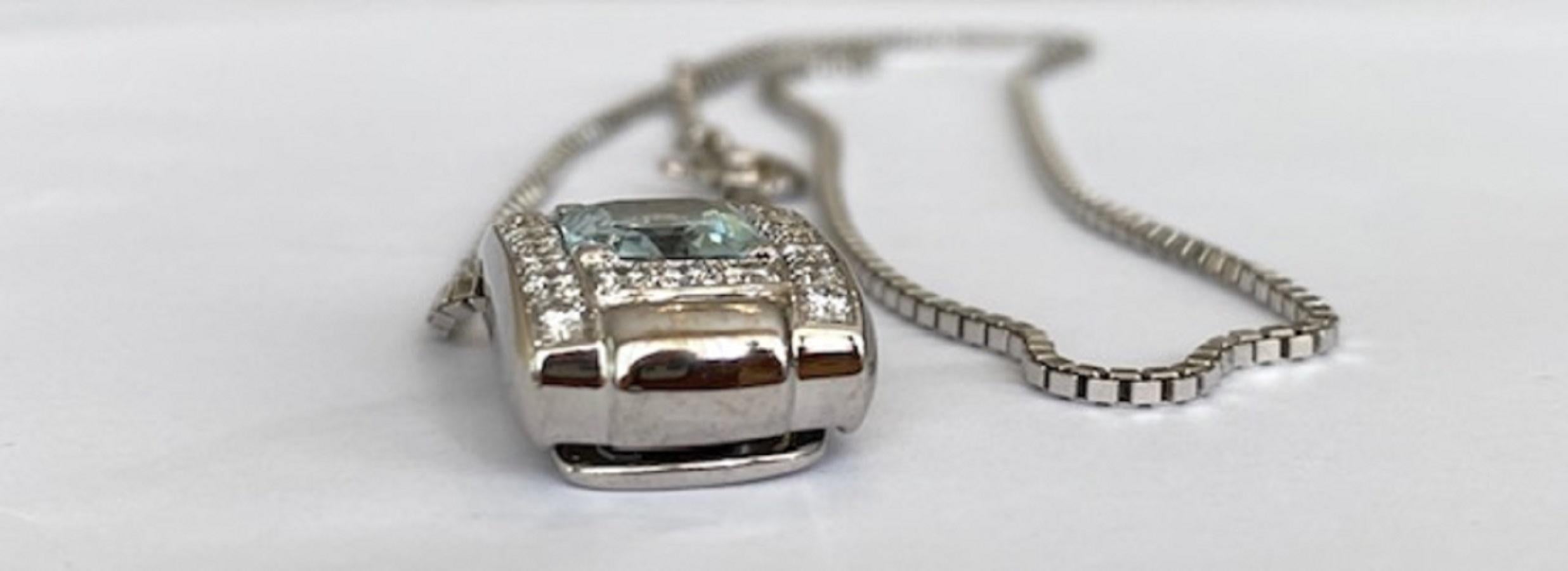 14 kt. Collana in oro bianco con ciondolo di circa 4,00 ct di acquamarina e diamanti in vendita 6