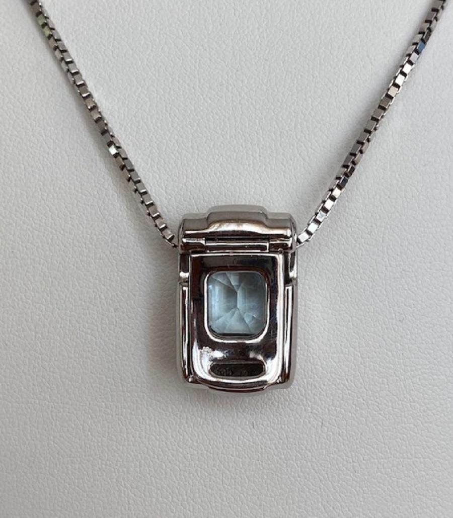 14 kt. Collana in oro bianco con ciondolo di circa 4,00 ct di acquamarina e diamanti In condizioni ottime in vendita a AMSTERDAM, NL
