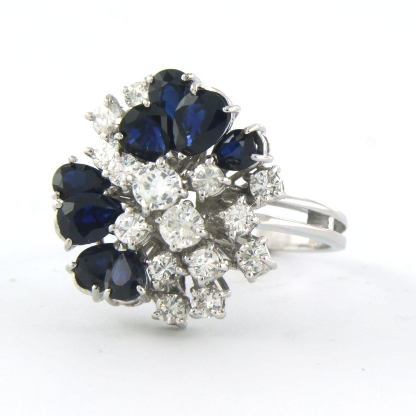 Modern 14 kt white gold ring set with sapphire and brilliant cut diamond tot. 1.10 ct For Sale