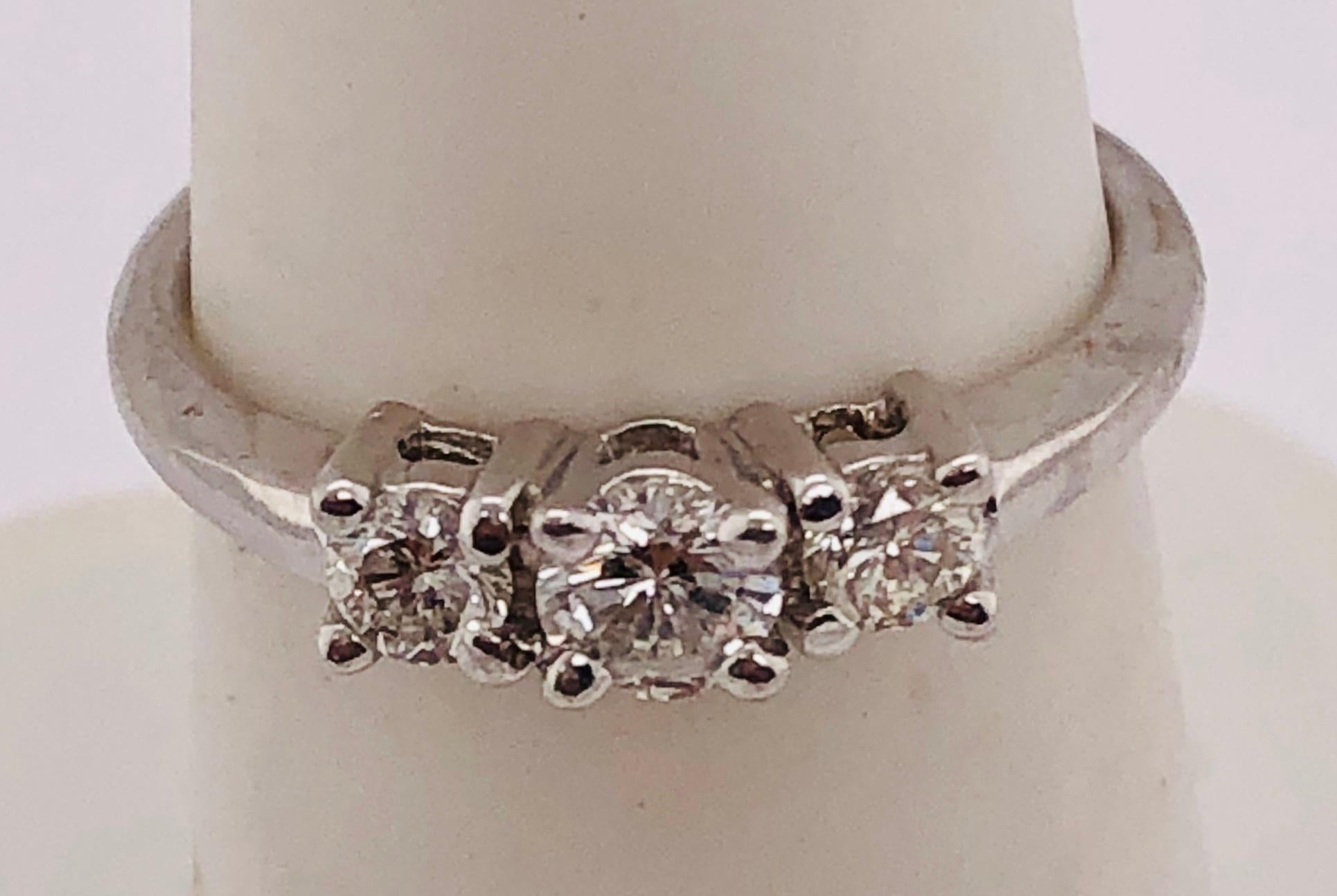 Women's or Men's 14 Karat Gold Three-Stone Diamond Engagement Anniversary Bridal Ring 0.75 TDW For Sale