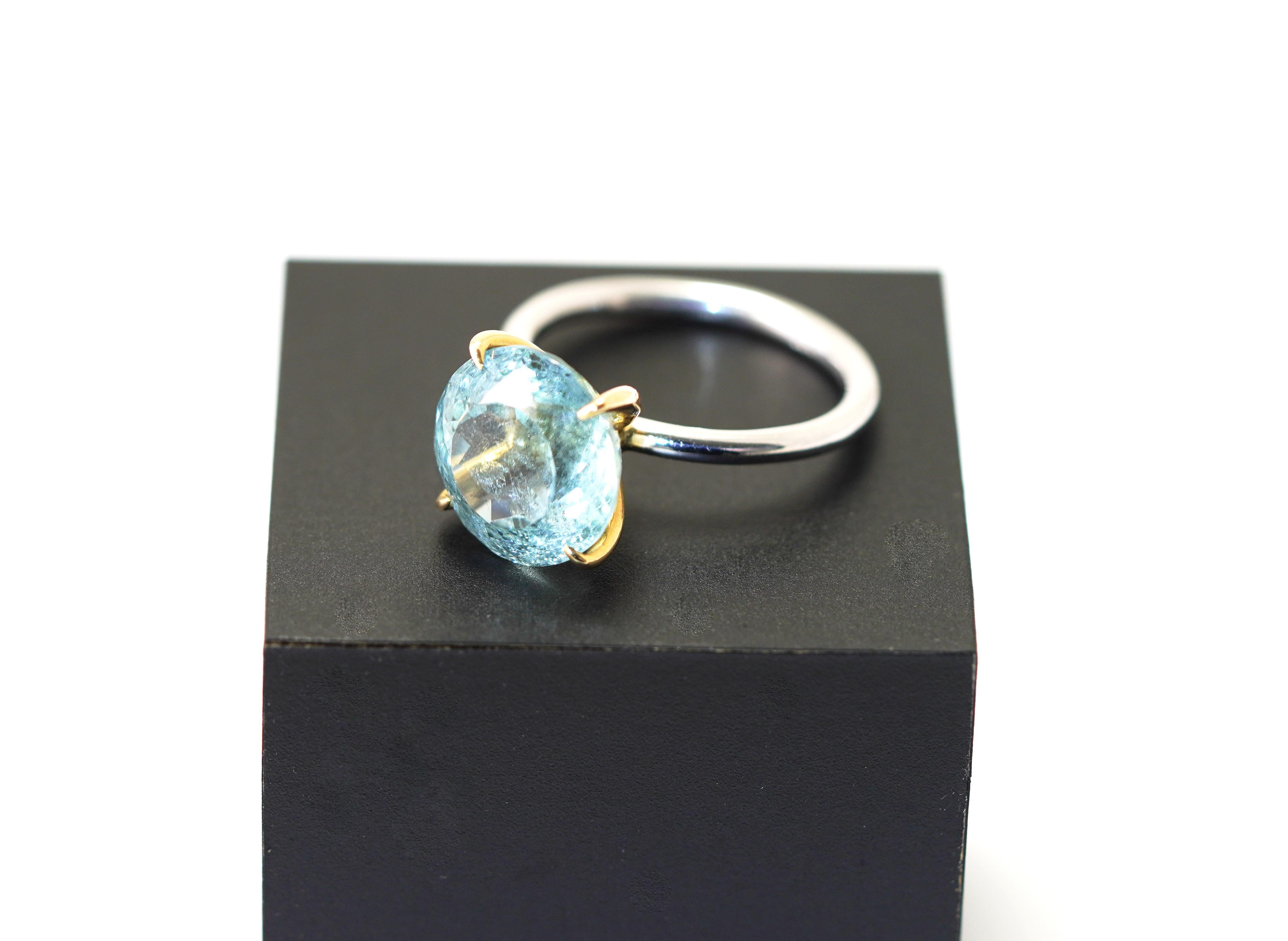 Moderne Bague en or blanc et jaune 14 kt avec tourmaline indicolite en vente