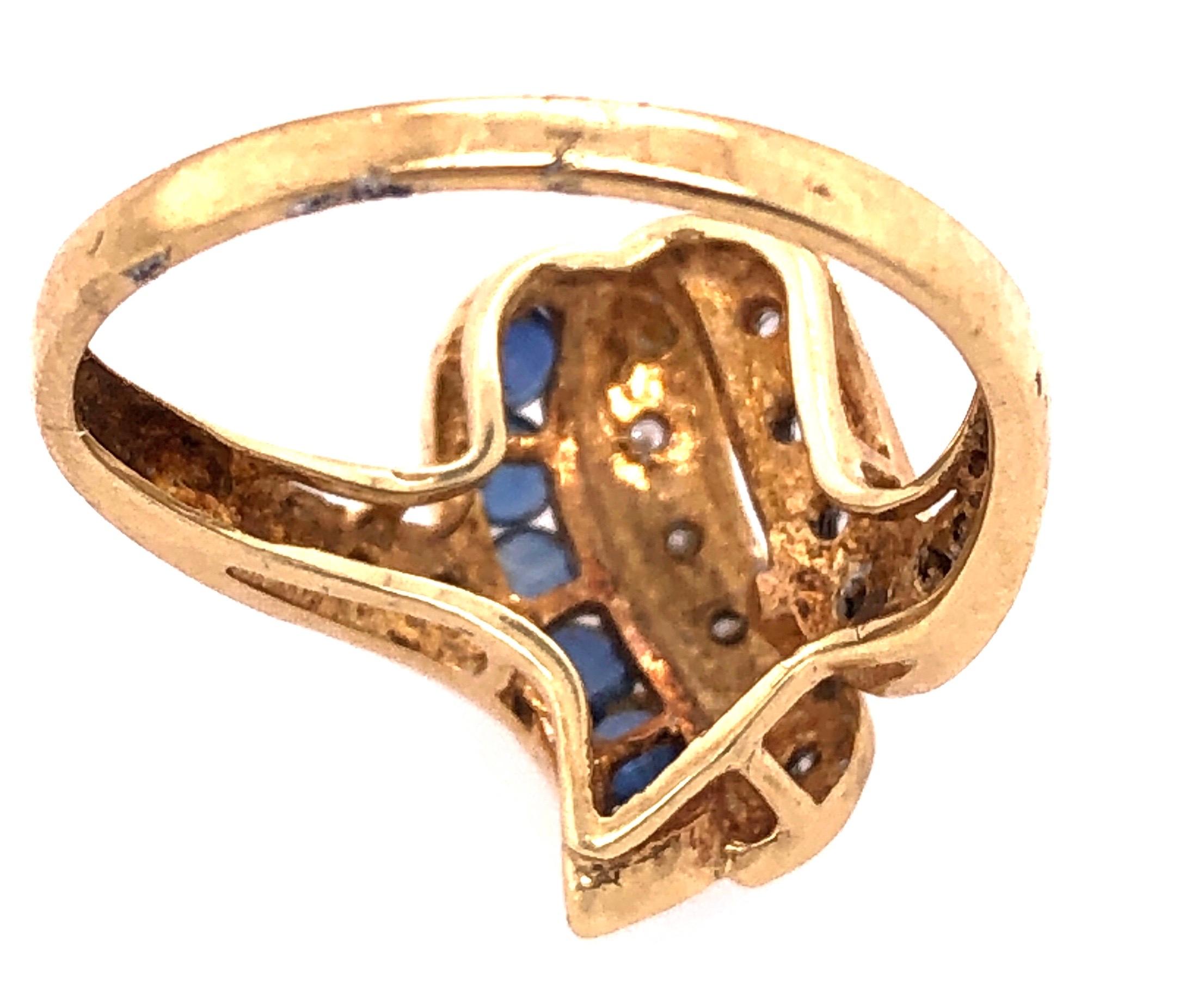 14 Karat Yellow and White Gold Blue Sapphire and Diamond Contemporary Ring In Good Condition For Sale In Manhasset, NY