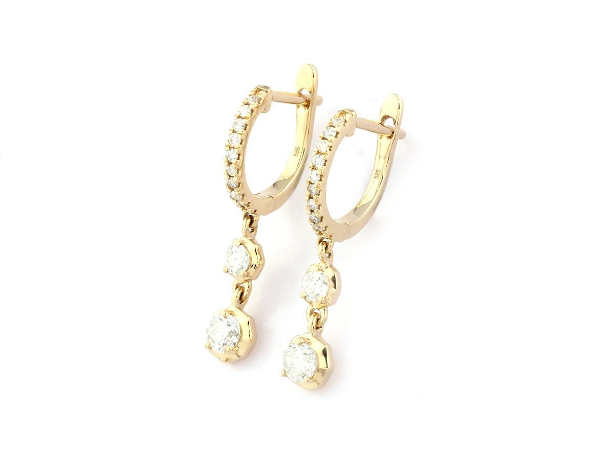 14KT Yellow Gold Huggie Hoop Earrings with Bezel-Set Diamond Drops In condizioni Nuovo in vendita a Antwerp, BE