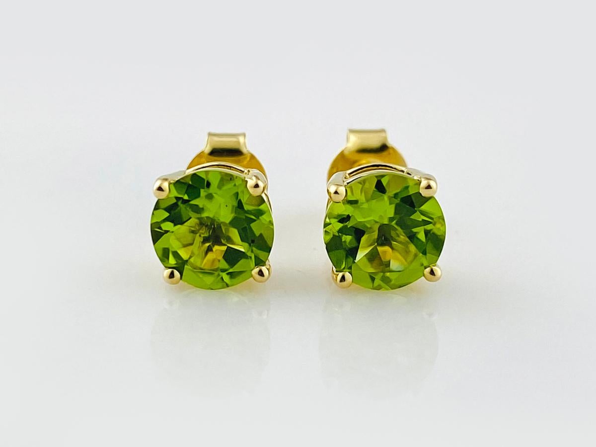 14 kt Yellow gold 2.62ct Peridot 'Lime Zest' Studs In condizioni Nuovo in vendita a Antwerp, BE