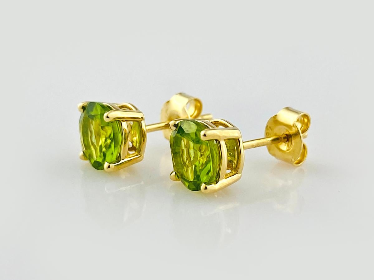 Donna 14 kt Yellow gold 2.62ct Peridot 'Lime Zest' Studs in vendita