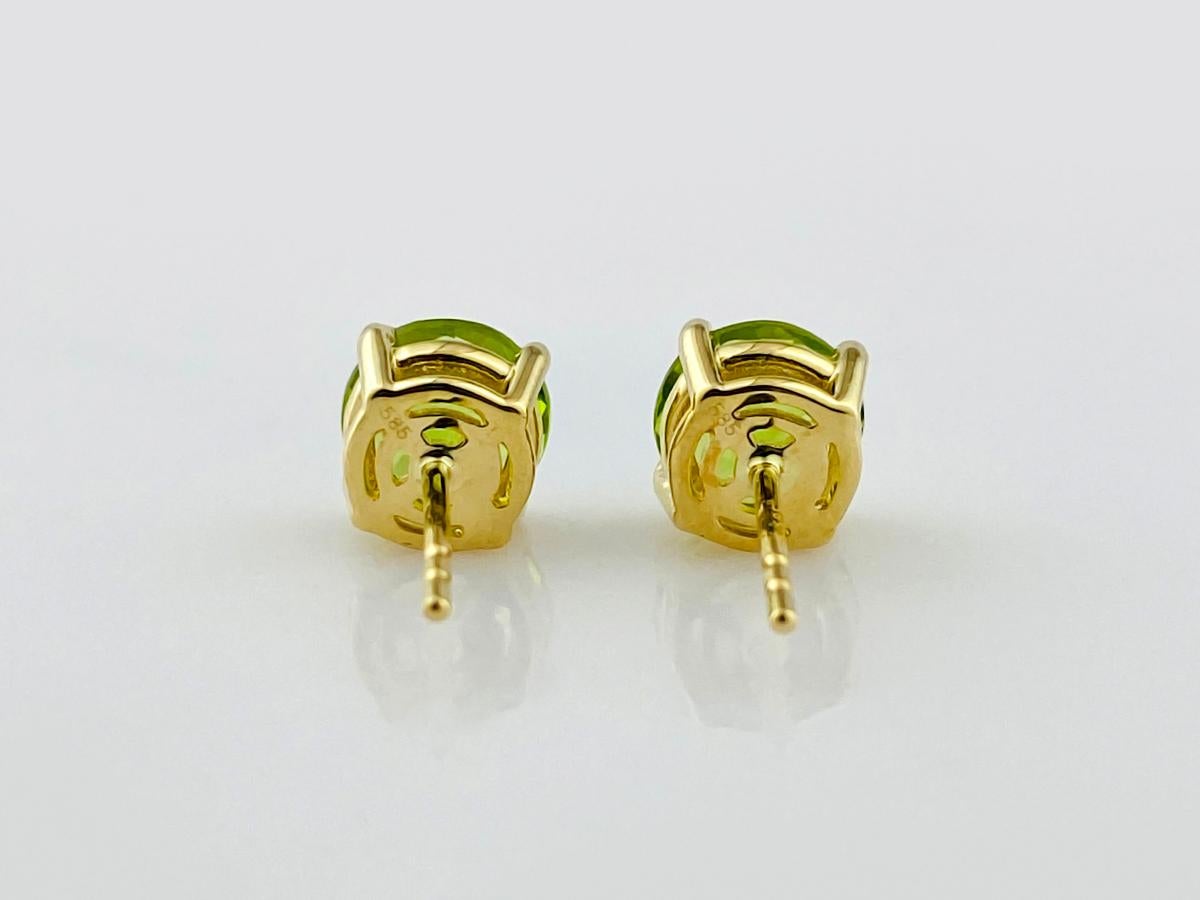 14 kt Yellow gold 2.62ct Peridot 'Lime Zest' Studs in vendita 1