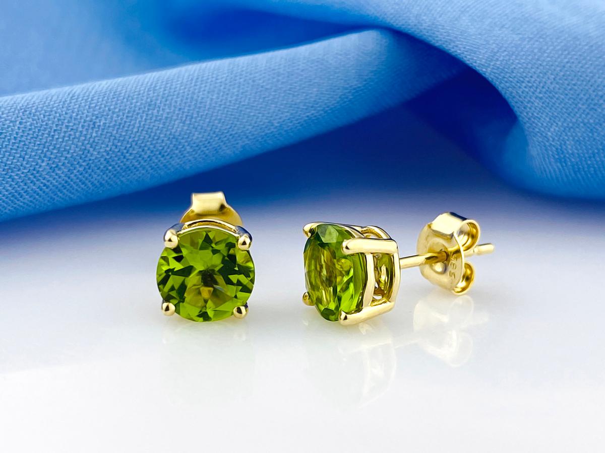 Material :  14KT Yellow Gold
Gold Weight : 1.98 Gram
Earring Size : 0.5cmX1.5cm
Set with : Peridot

Gem Stone : 2 Peridot
Gem Stone Carat : 2.62

Condition :  New

Certification : No Certificate

Design Code :  11952-SE007357-PRD

Note :
Please pay