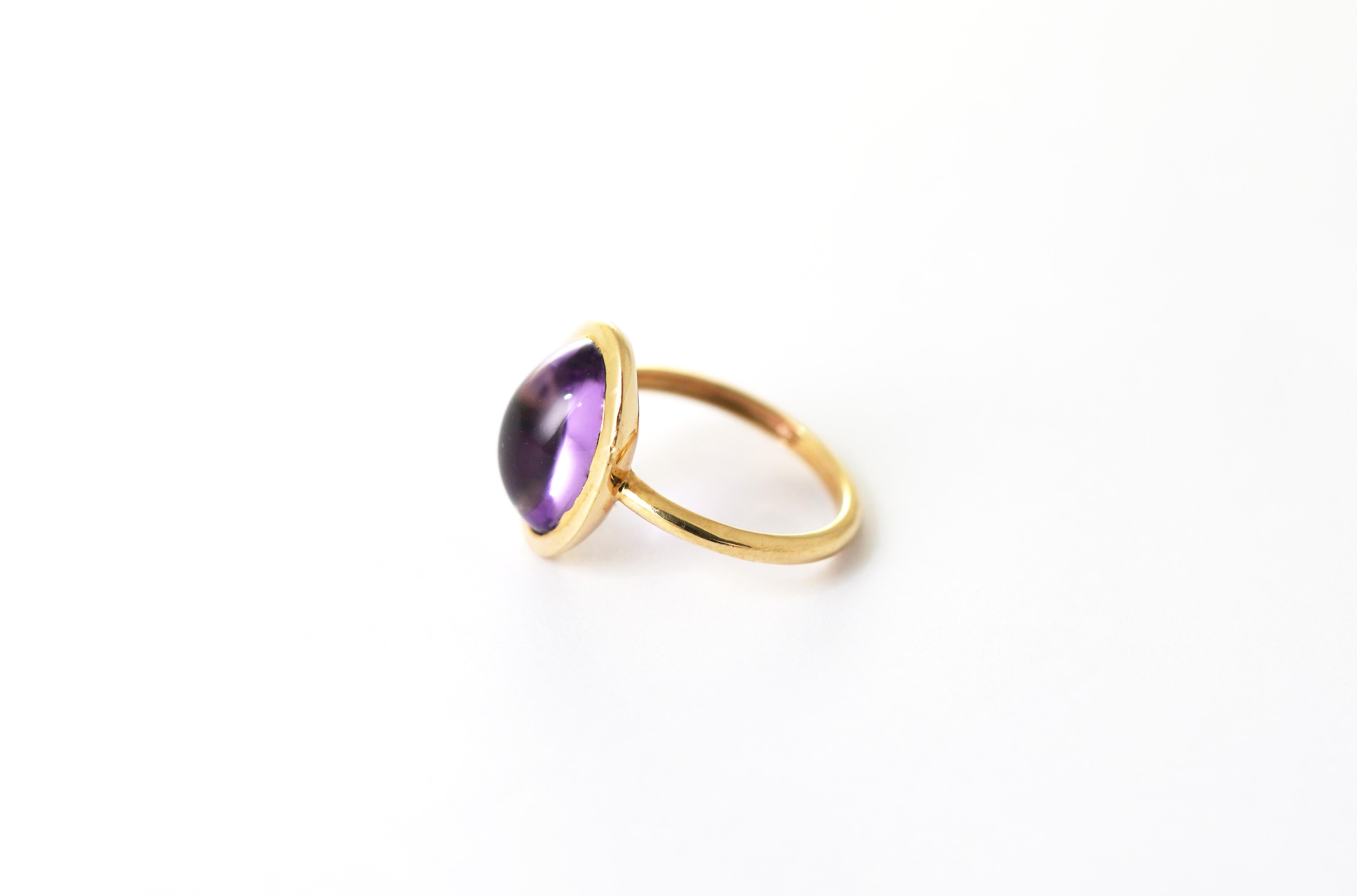 Anello con cabochon di ametista in oro giallo 14 kt In condizioni Nuovo in vendita a София, BG