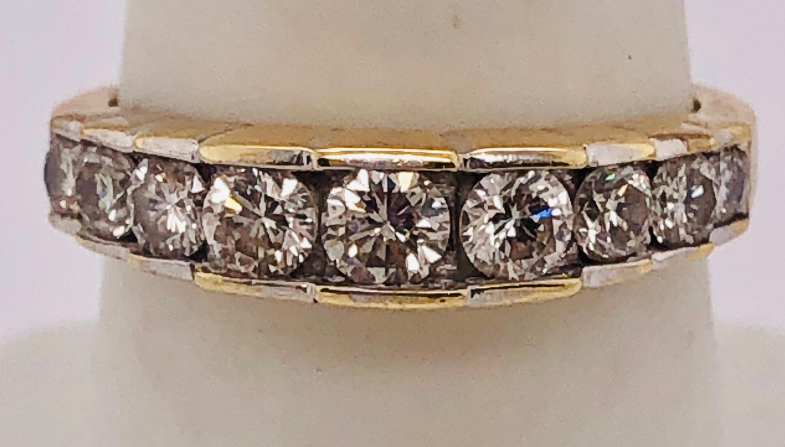 Moderno Anello di anniversario in oro giallo 14 carati e nove diamanti graduati 1,00 TDW in vendita
