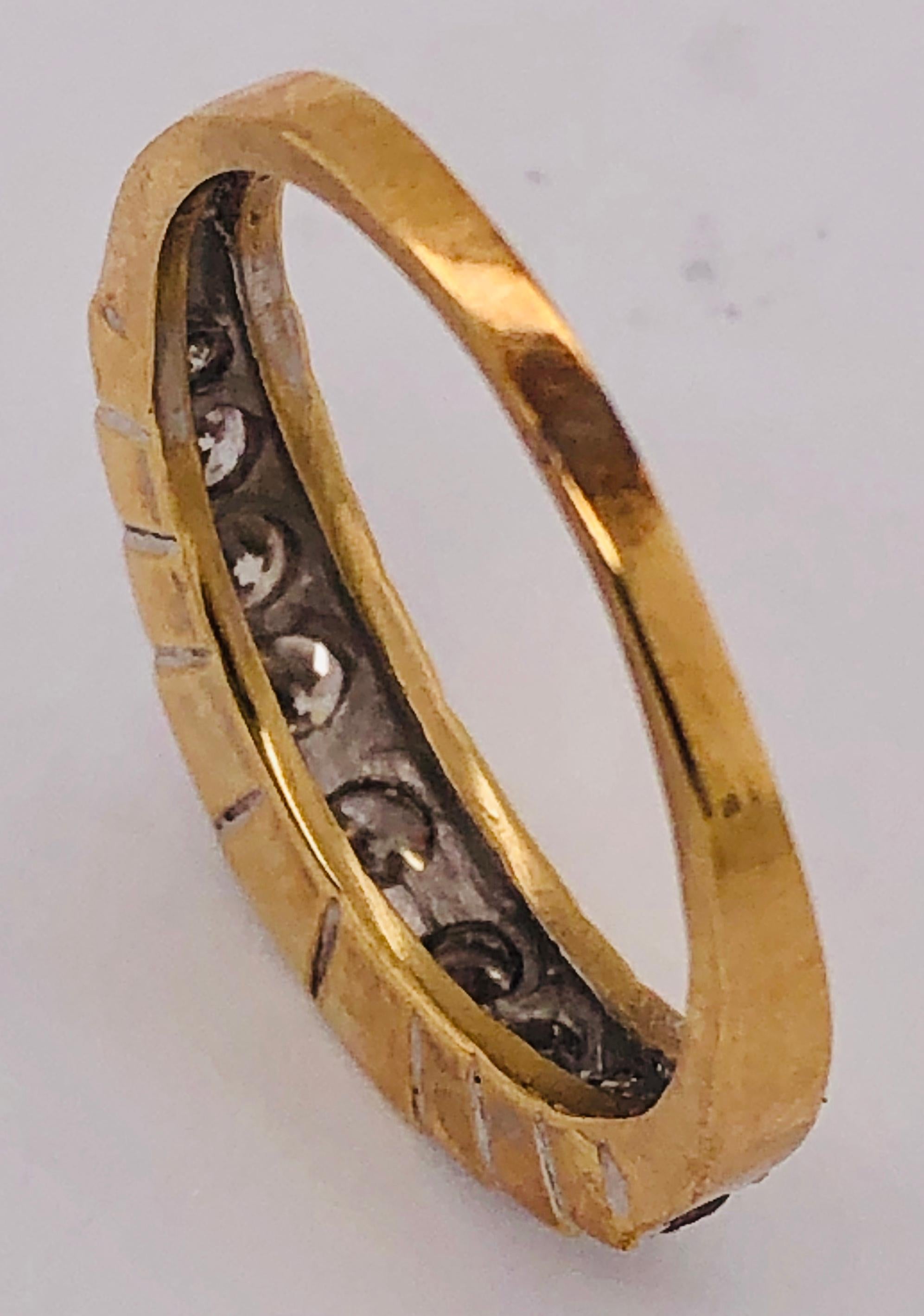 Anello di anniversario in oro giallo 14 carati e nove diamanti graduati 1,00 TDW in vendita 4