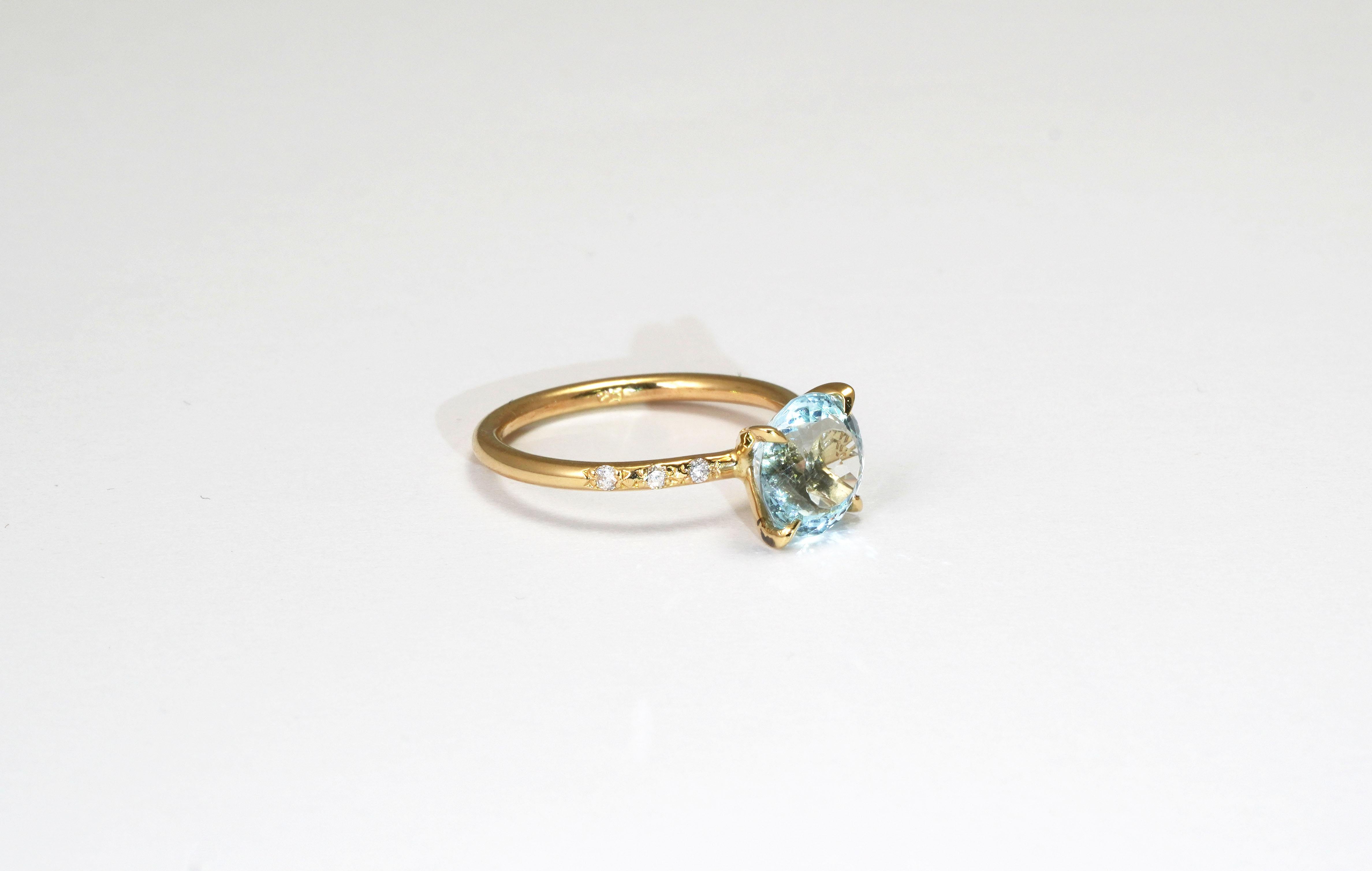 Modern 14 kt Yellow Gold Aquamarine Diamond Cocktail Ring For Sale