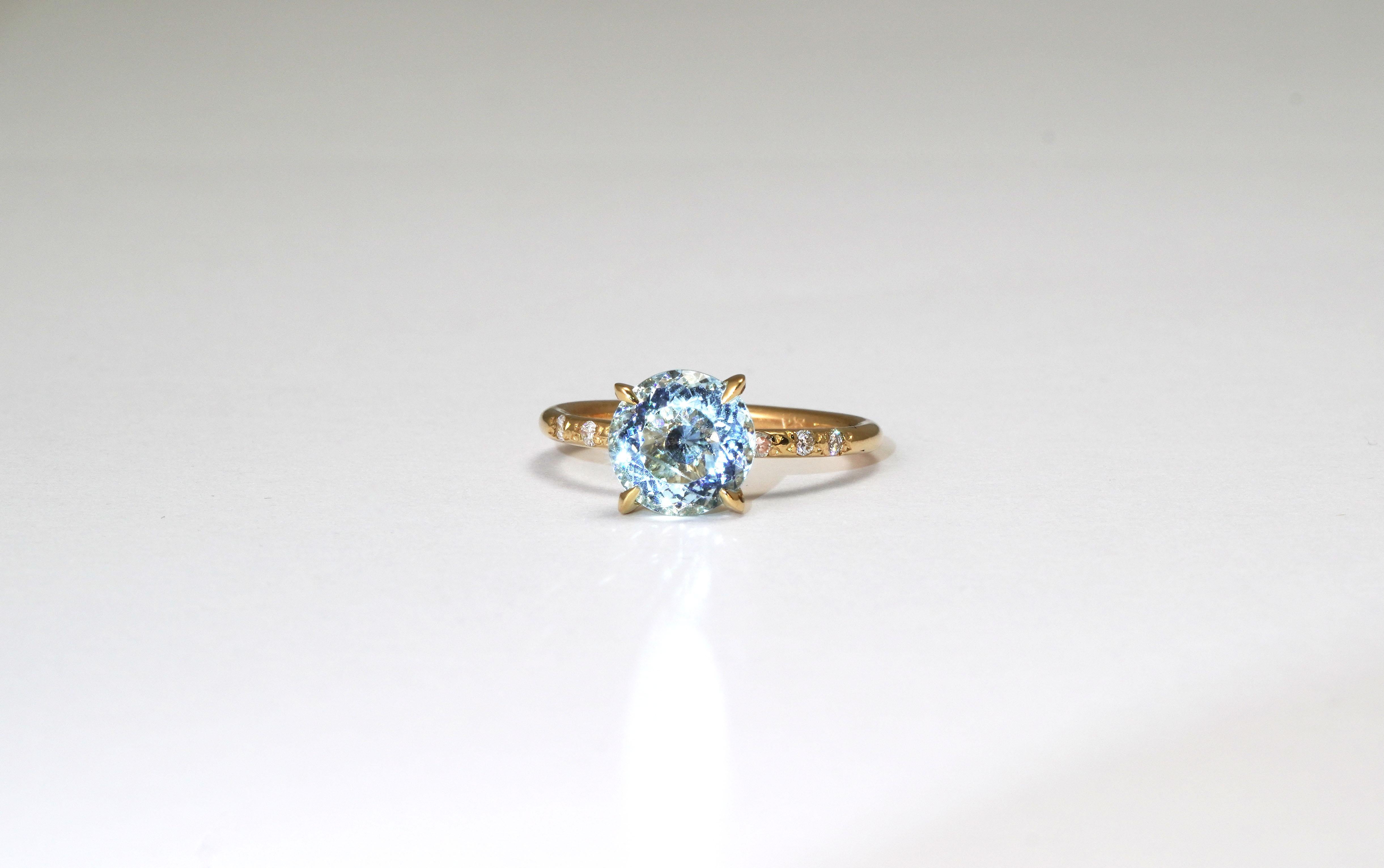 Women's 14 kt Yellow Gold Aquamarine Diamond Cocktail Ring For Sale