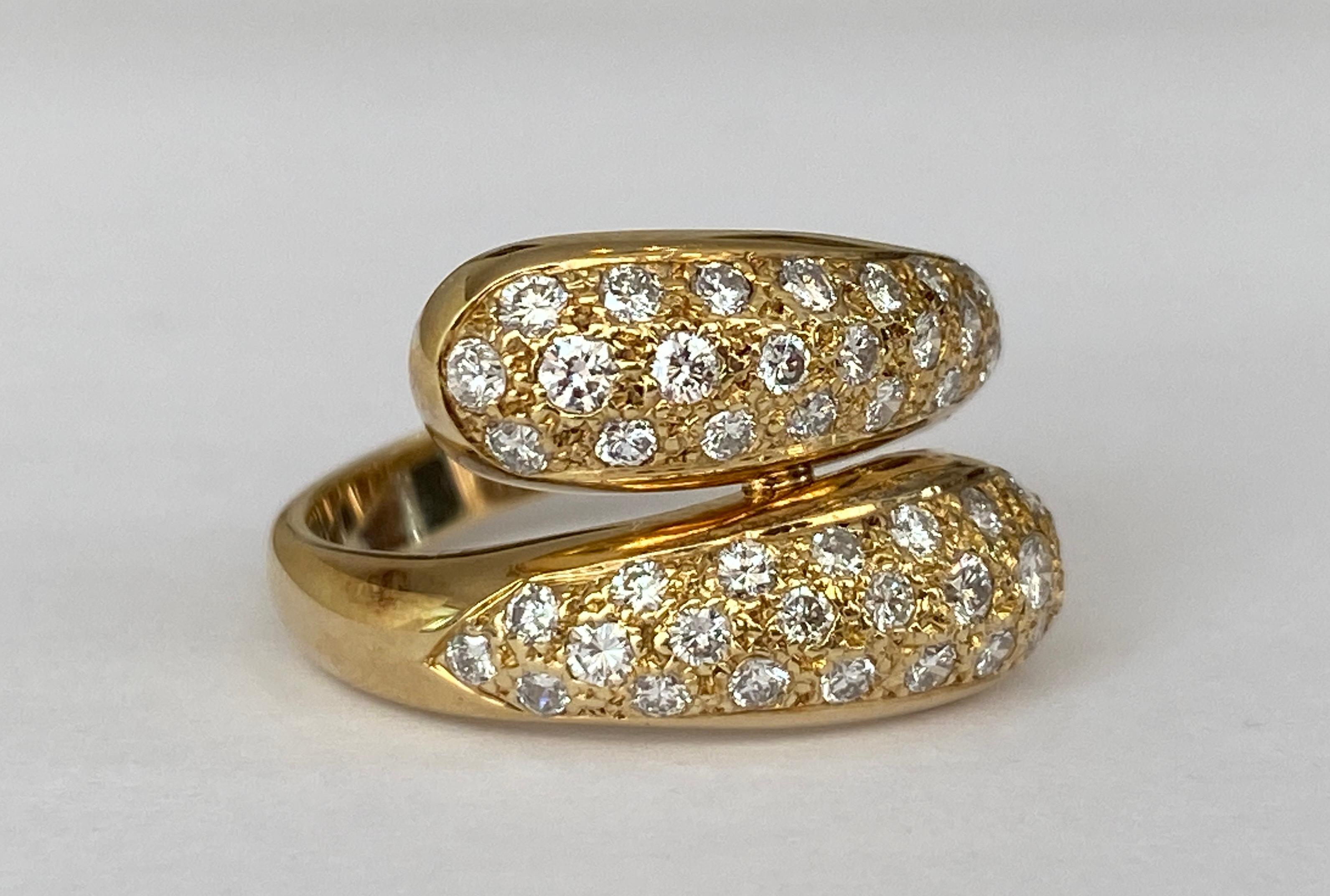 Contemporary 14k Yellow Gold Band Ring with 0.80ct Diamonds For Sale
