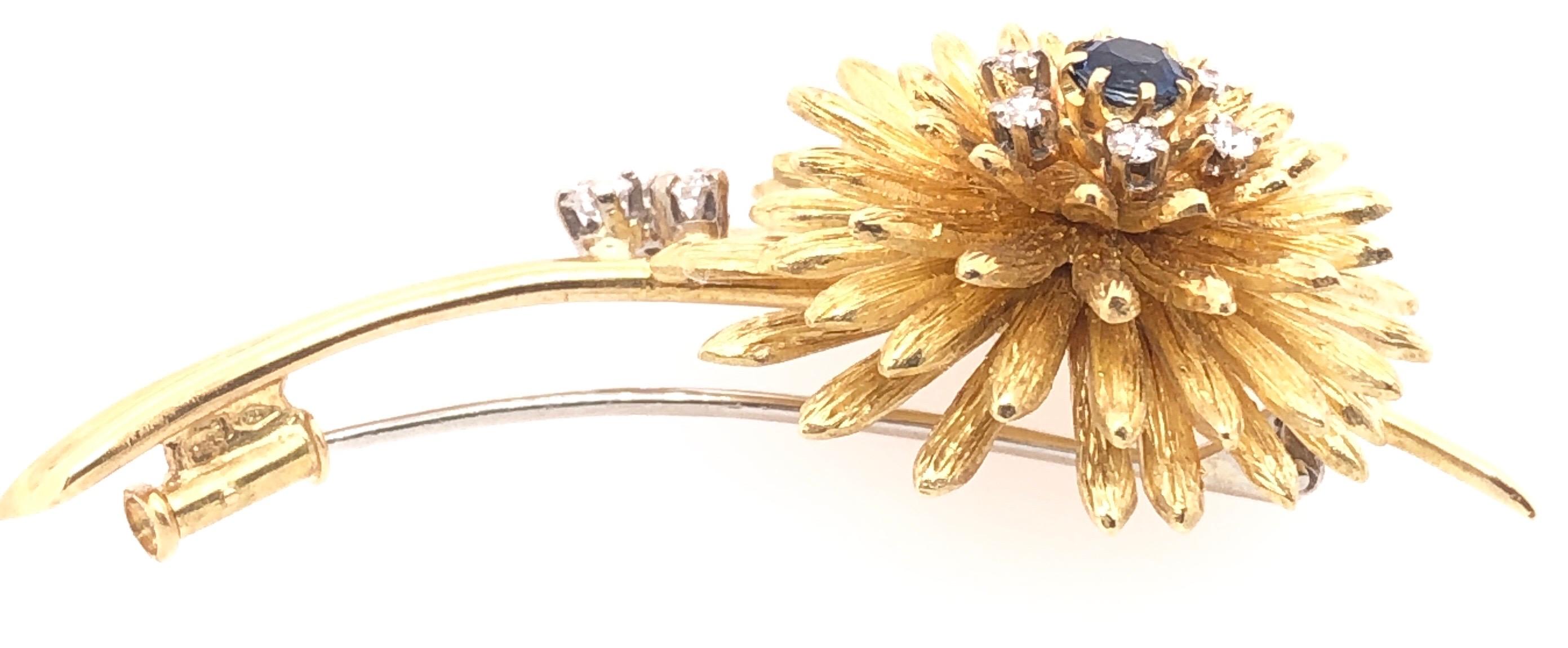 14 Karat Yellow Gold Brooch Pin Center Sapphire and Surrounding Diamonds In Good Condition For Sale In Stamford, CT