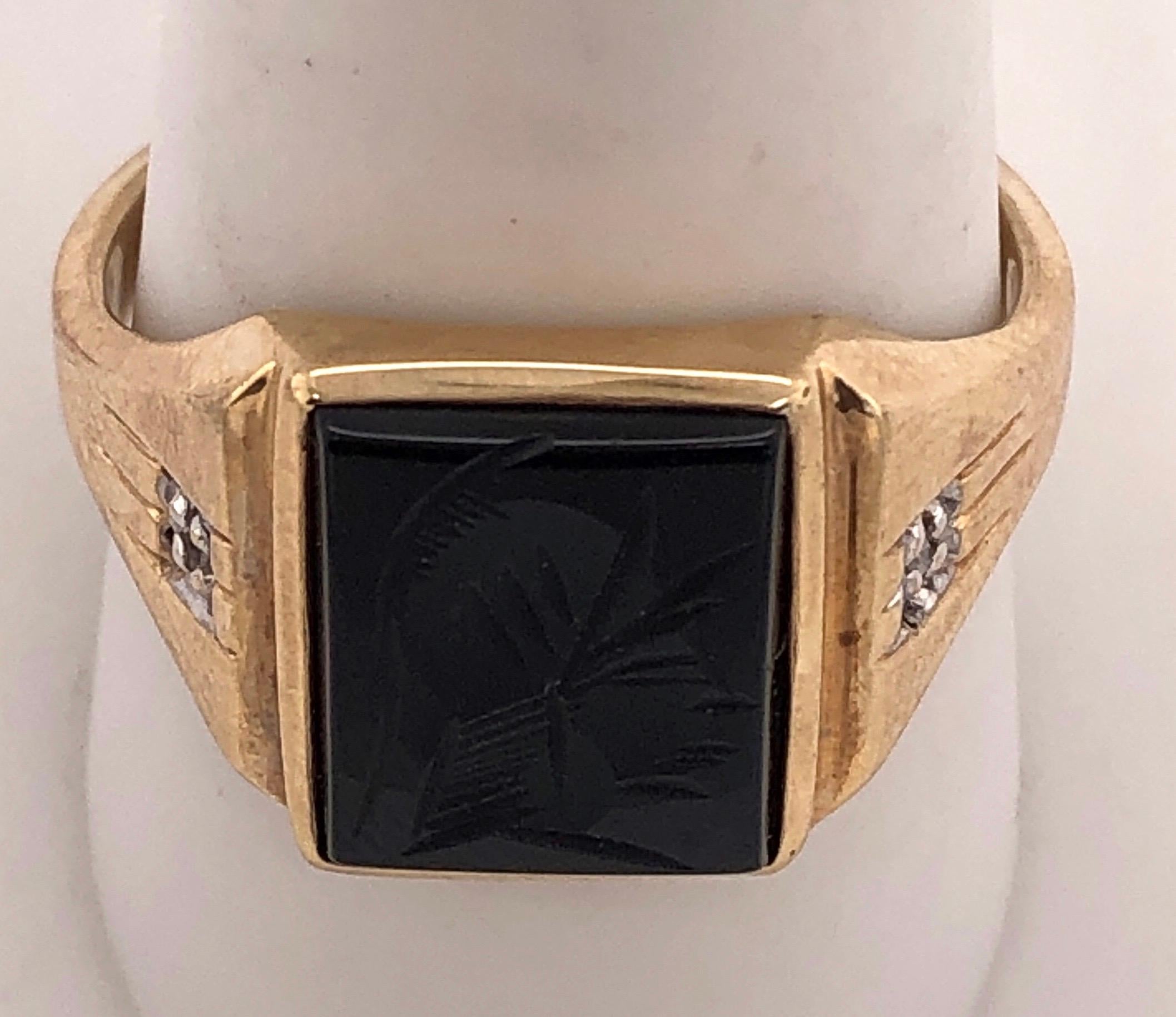 14 Karat Yellow Gold Contemporary Onyx Square Ring with Diamond Accents For Sale 2