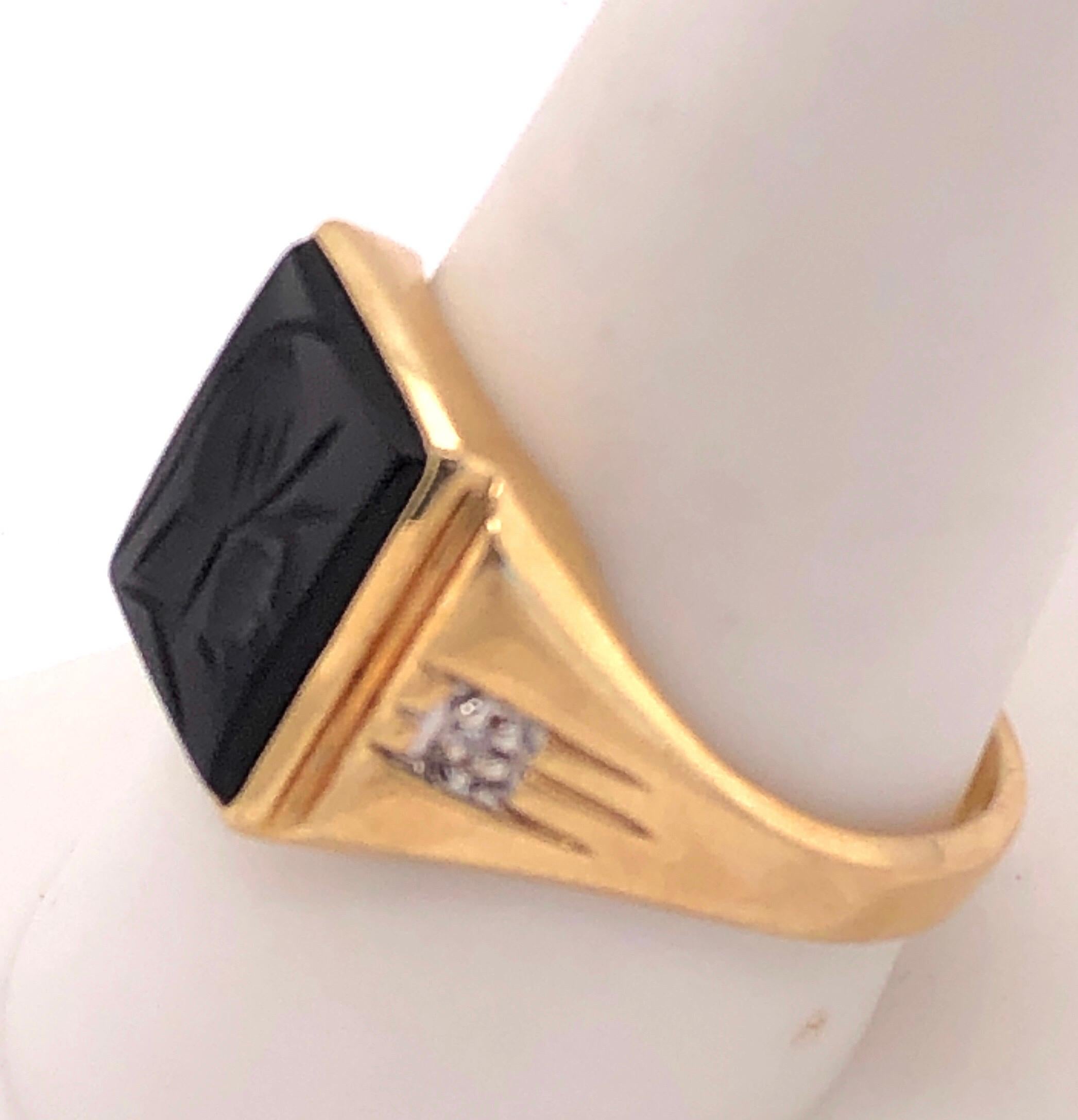 14 Karat Yellow Gold Contemporary Onyx Square Ring with Diamond Accents In Good Condition For Sale In Stamford, CT