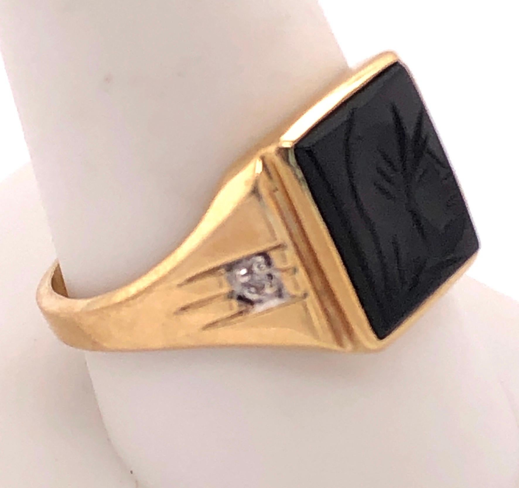 14 Karat Yellow Gold Contemporary Onyx Square Ring with Diamond Accents For Sale 4