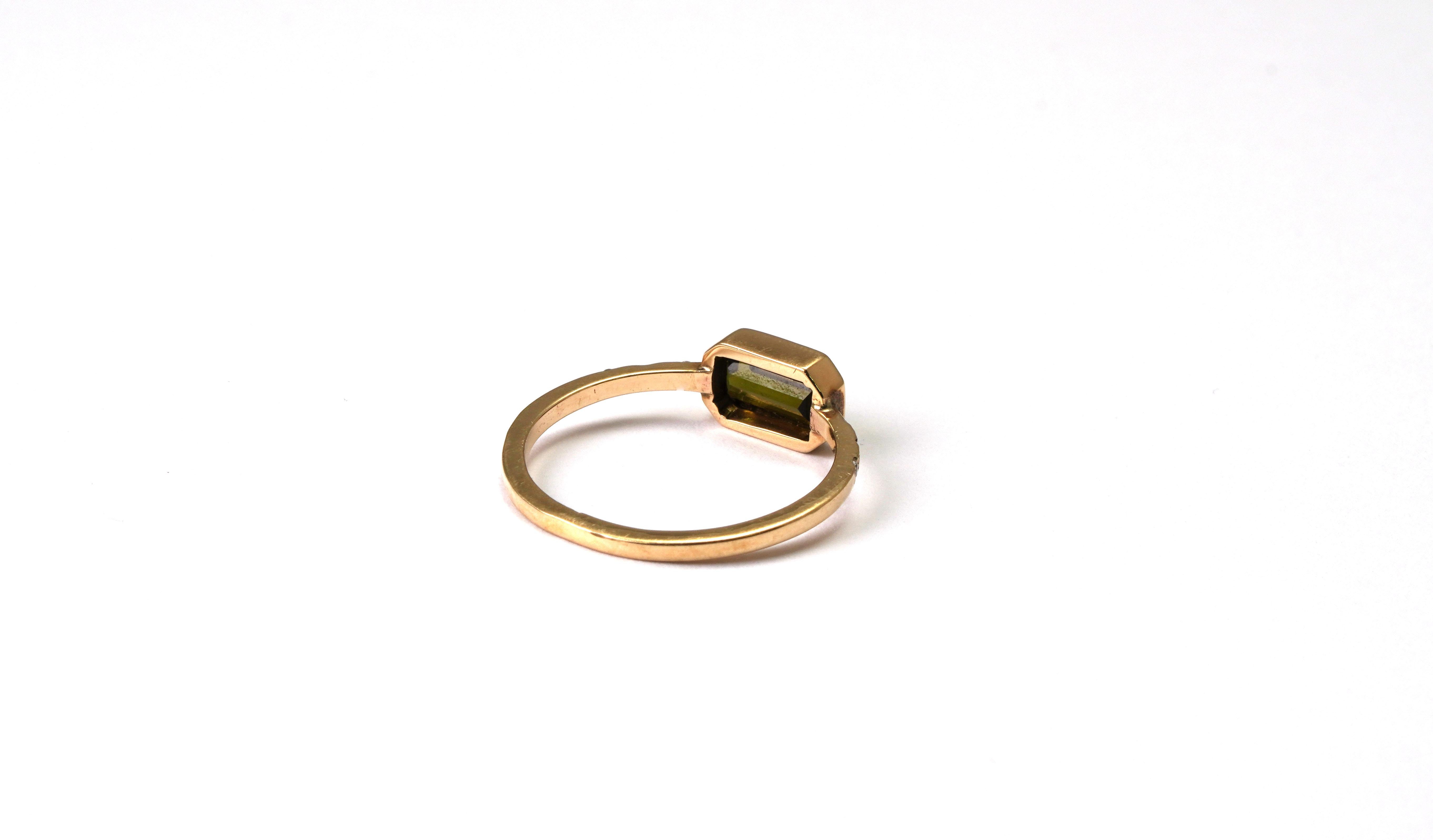 Emerald Cut 14 Kt Yellow Gold Green Tourmaline Diamond Ring For Sale
