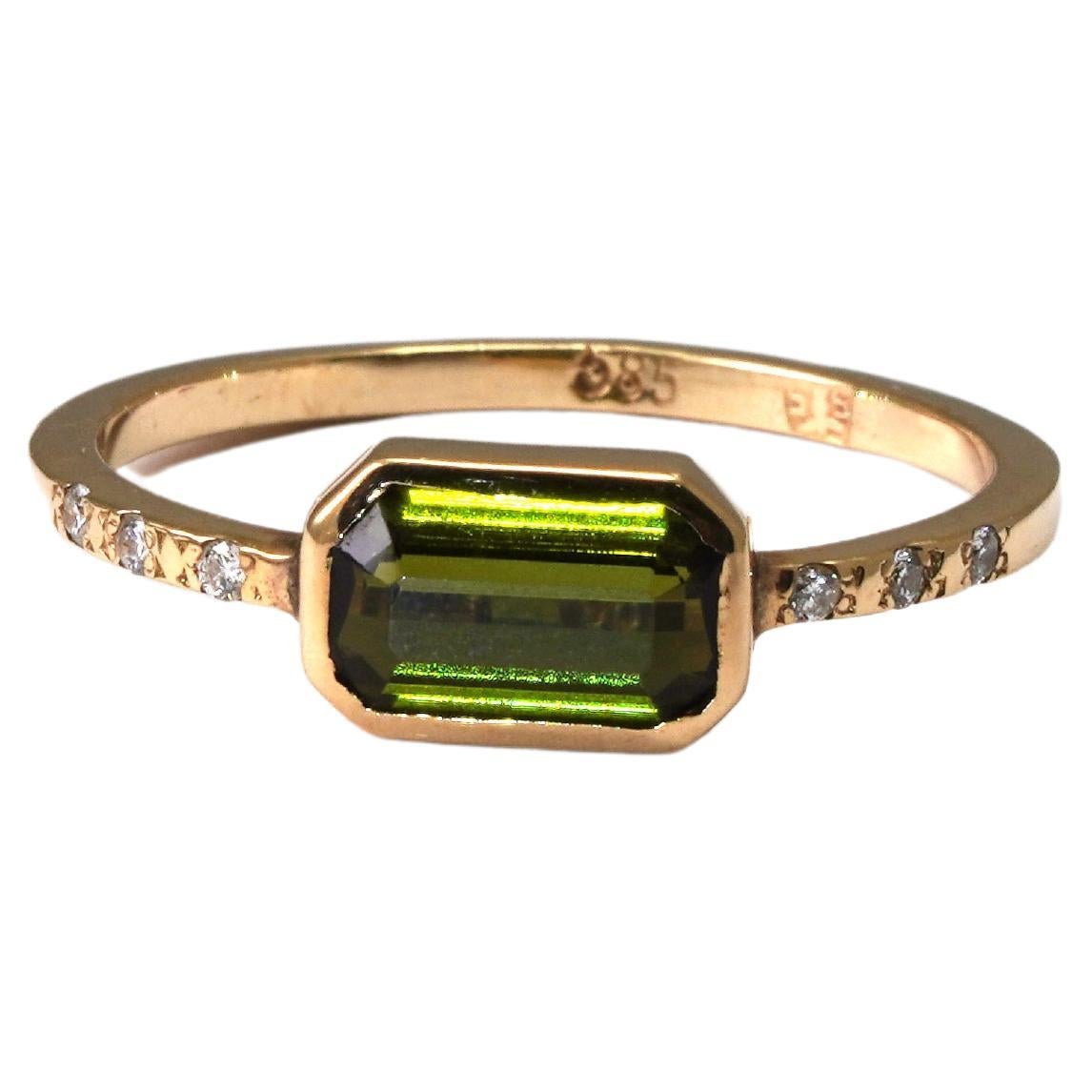 14 Kt Yellow Gold Green Tourmaline Diamond Ring For Sale