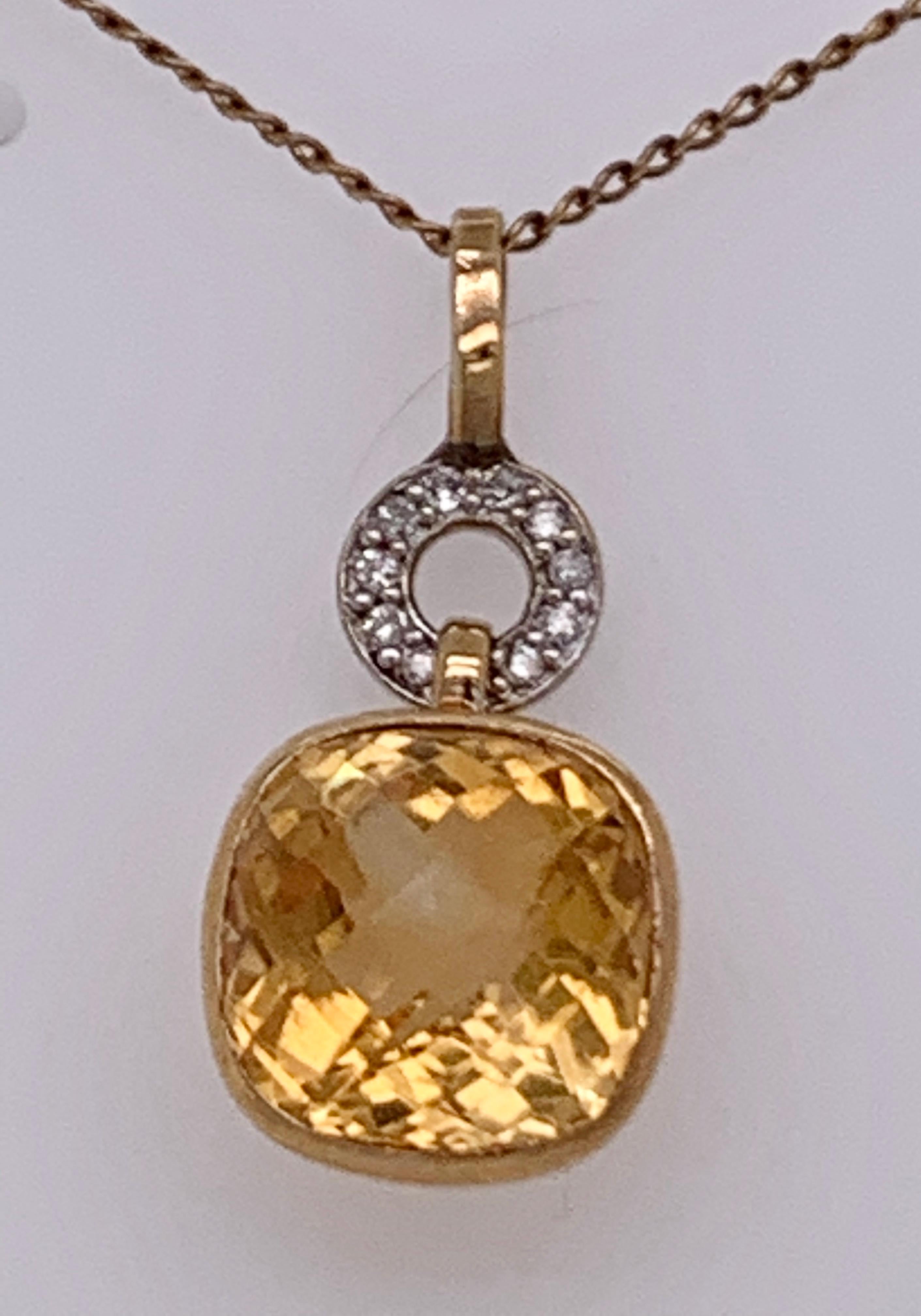 Collana in oro 14 carati da 0,30 carati con un topazio rotondo e catena da 3,31 grammi In condizioni buone in vendita a Manhasset, NY