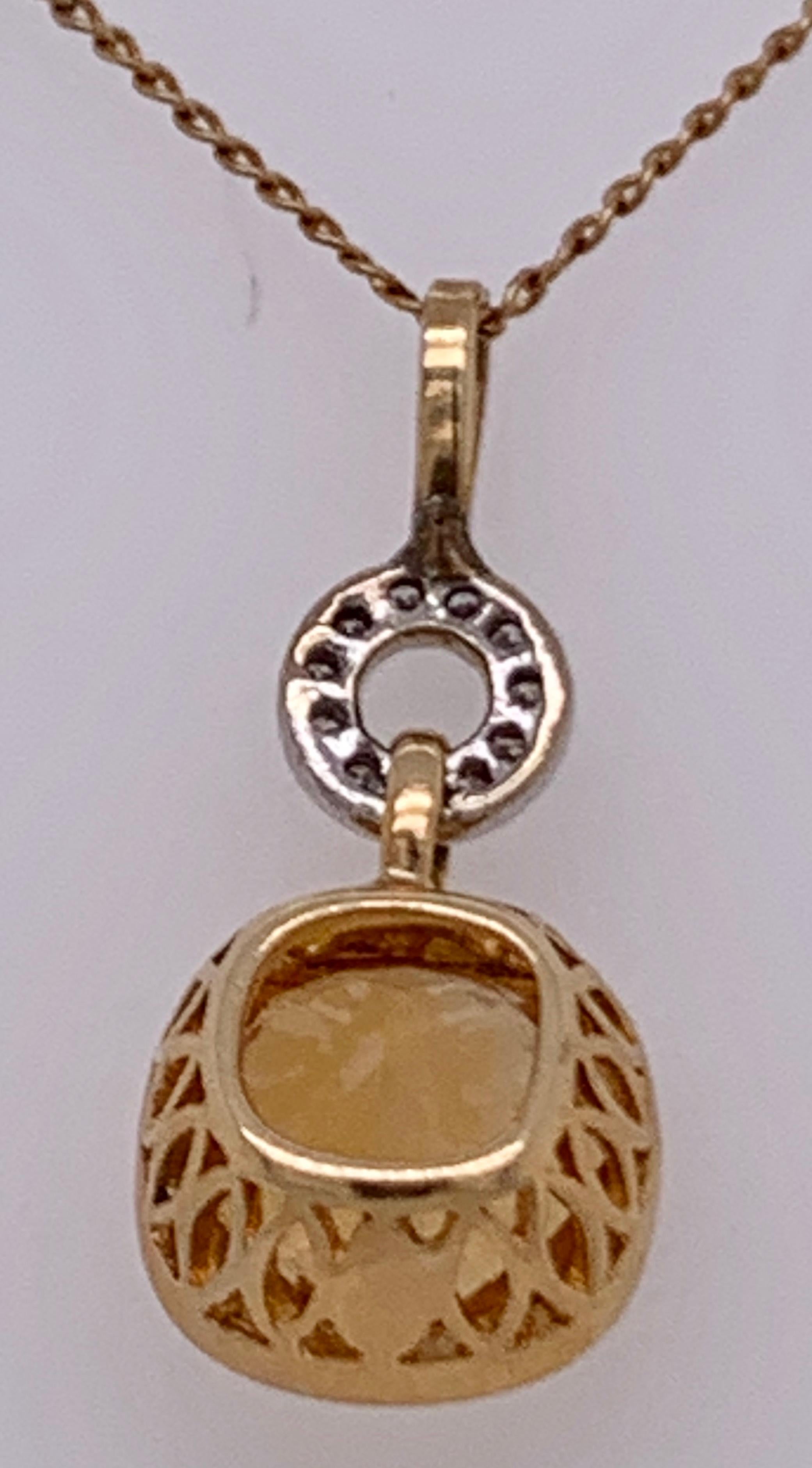 14 Karat Gold Necklace .30 Carat One Round Topaz 3.31 Grams Chain In Good Condition For Sale In Stamford, CT