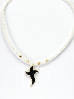 Collier croix en onyx et perles d'eau douce en or jaune 14 kt