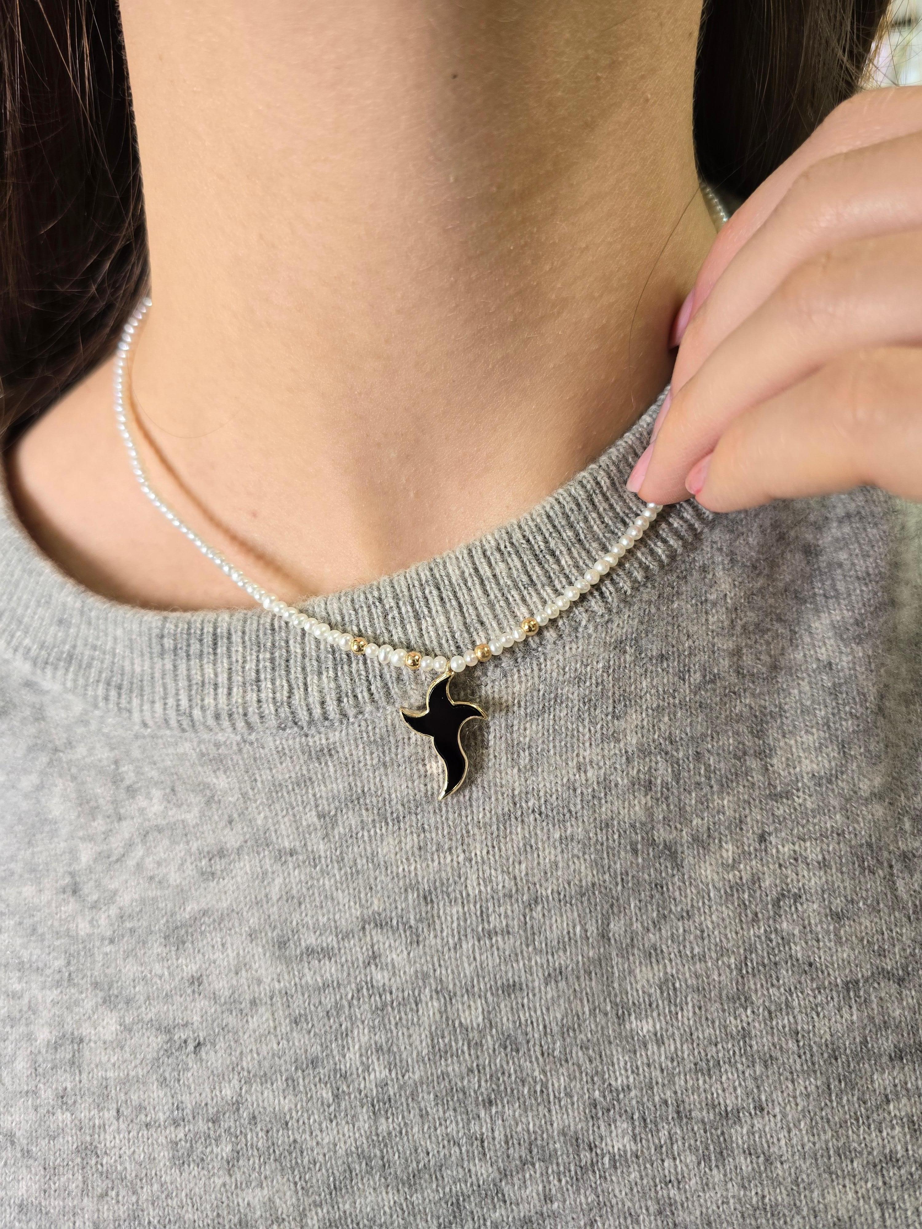 14 kt Yellow Gold Onyx Cross & Freshwater Pearl Necklace For Sale 1