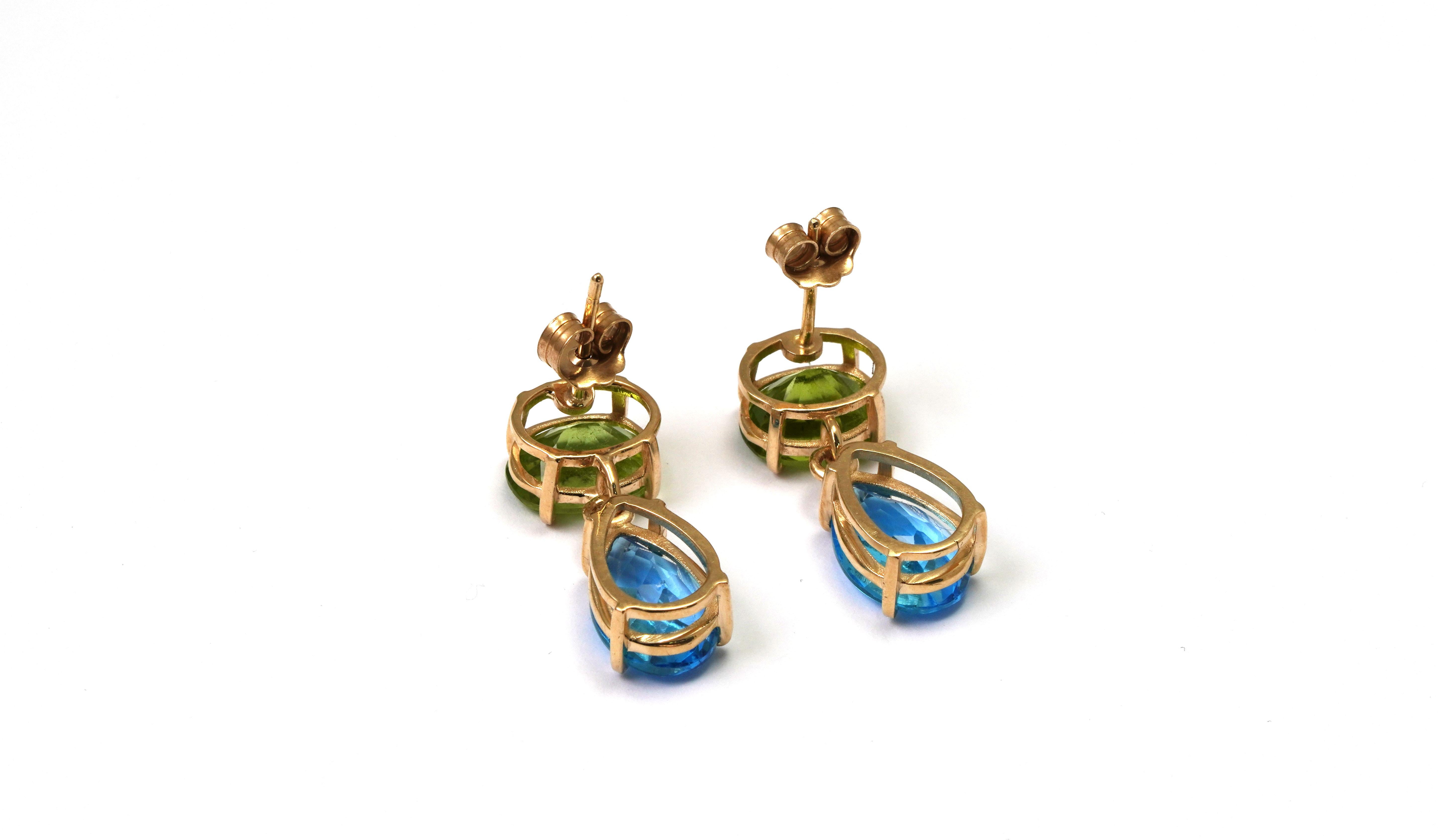 Boucles d'oreilles en or jaune 14 kt avec péridot et topaze bleue en vente 1