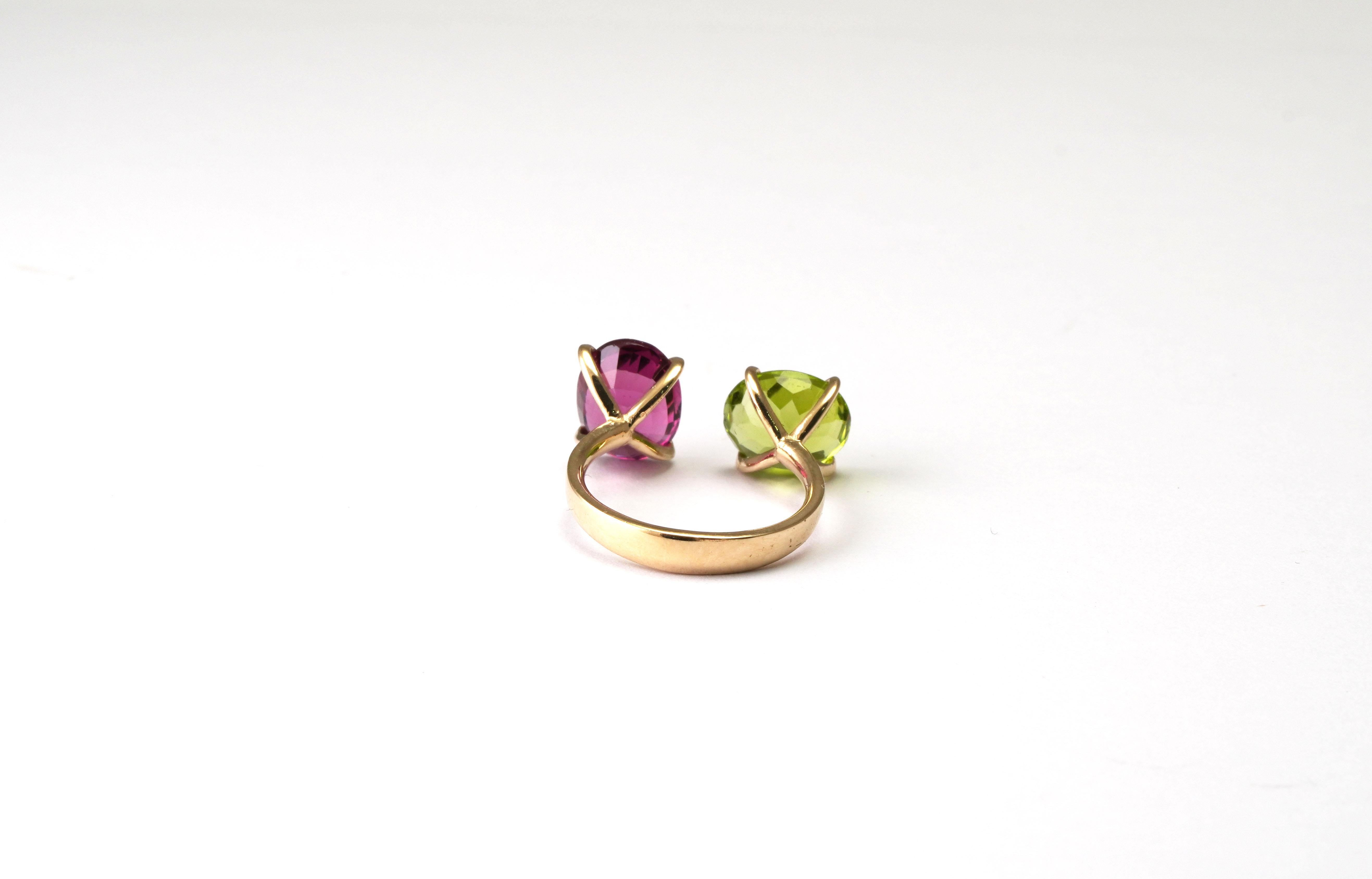 Mixed Cut 14 Karat Yellow Gold Peridot Rhodolite Garnet Ring For Sale